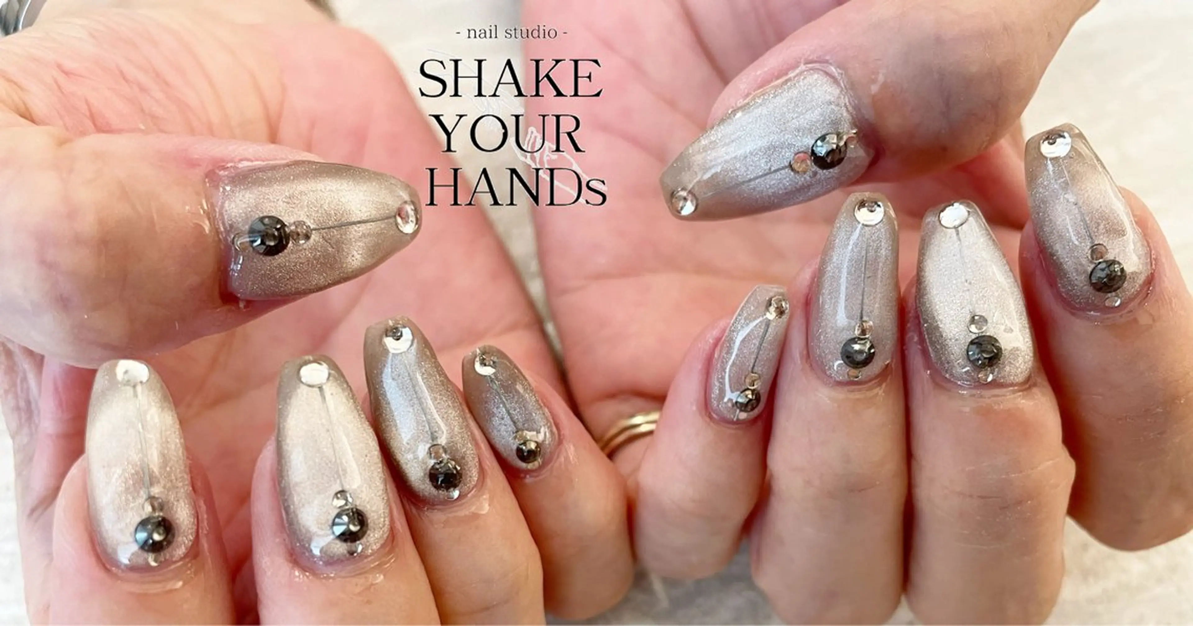 ネイル ストーンネイル ハンドネイル ネイルスタジオ シェイクユアハンズのネイルデザイン