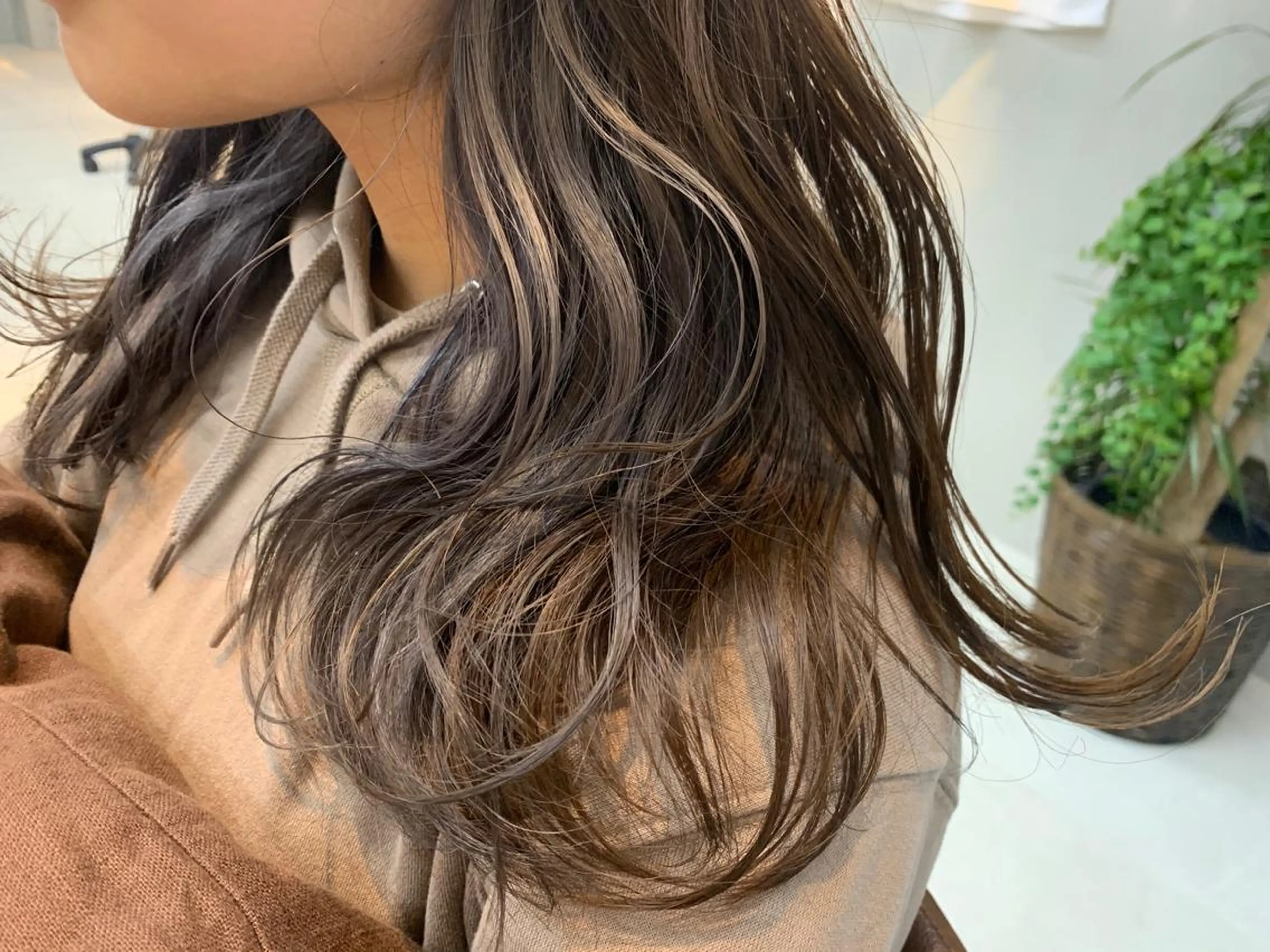 ロング カラー ブリーチ イヤリングカラー mee.urawa所属・似合わせショート×透 明感/やじまたかしのヘアスタイル