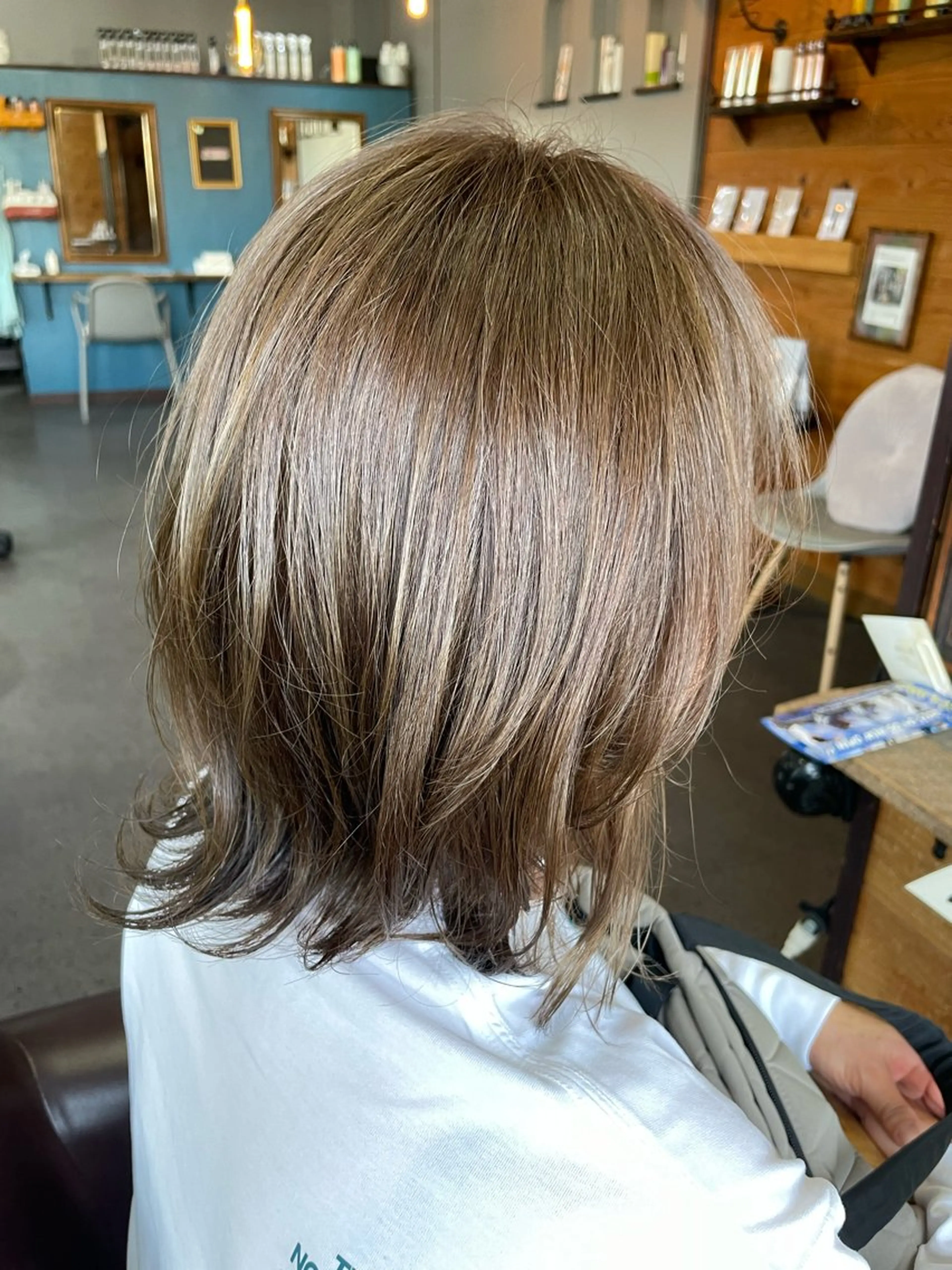 ミディアム カラー ボブレイヤー グレージュ ボブ レイヤーカット カット ヘアカラー トリートメント 小島 直哉のヘアスタイル