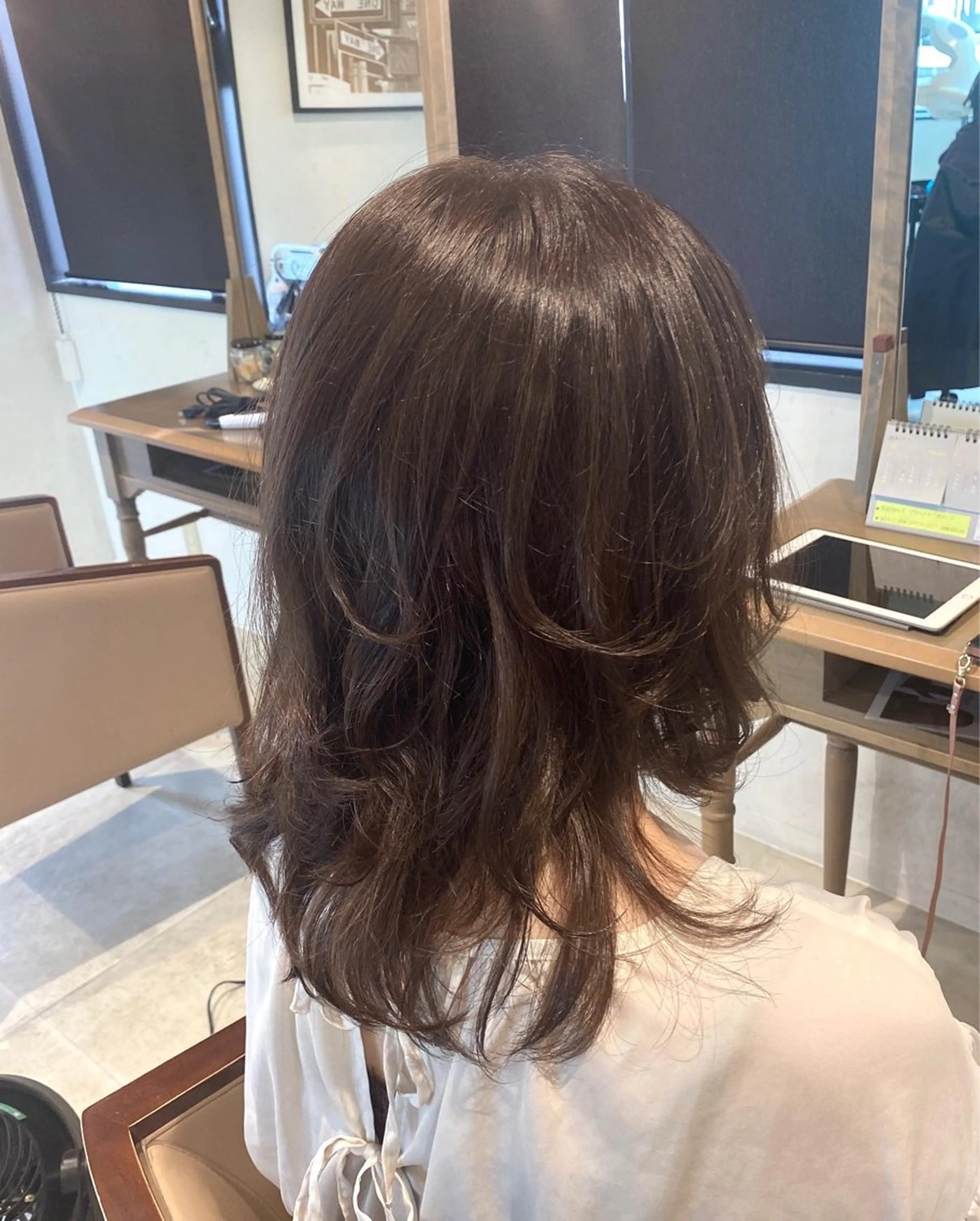 ミディアム レイヤーカット ブリーチなしWカラー /酸性ストレート河本のヘアスタイル