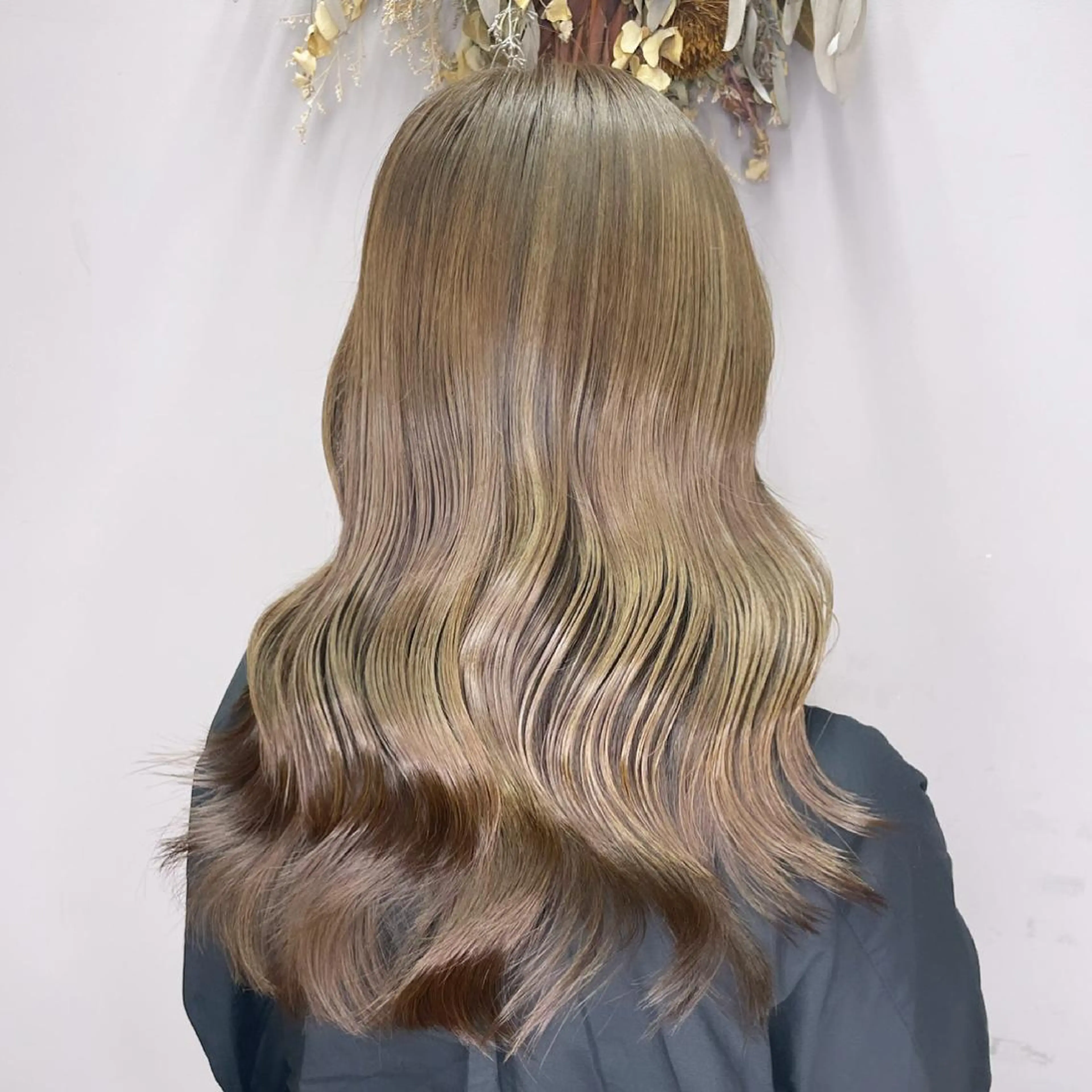 ロング アッシュ ヘアカラー 近藤 楓花のヘアスタイル