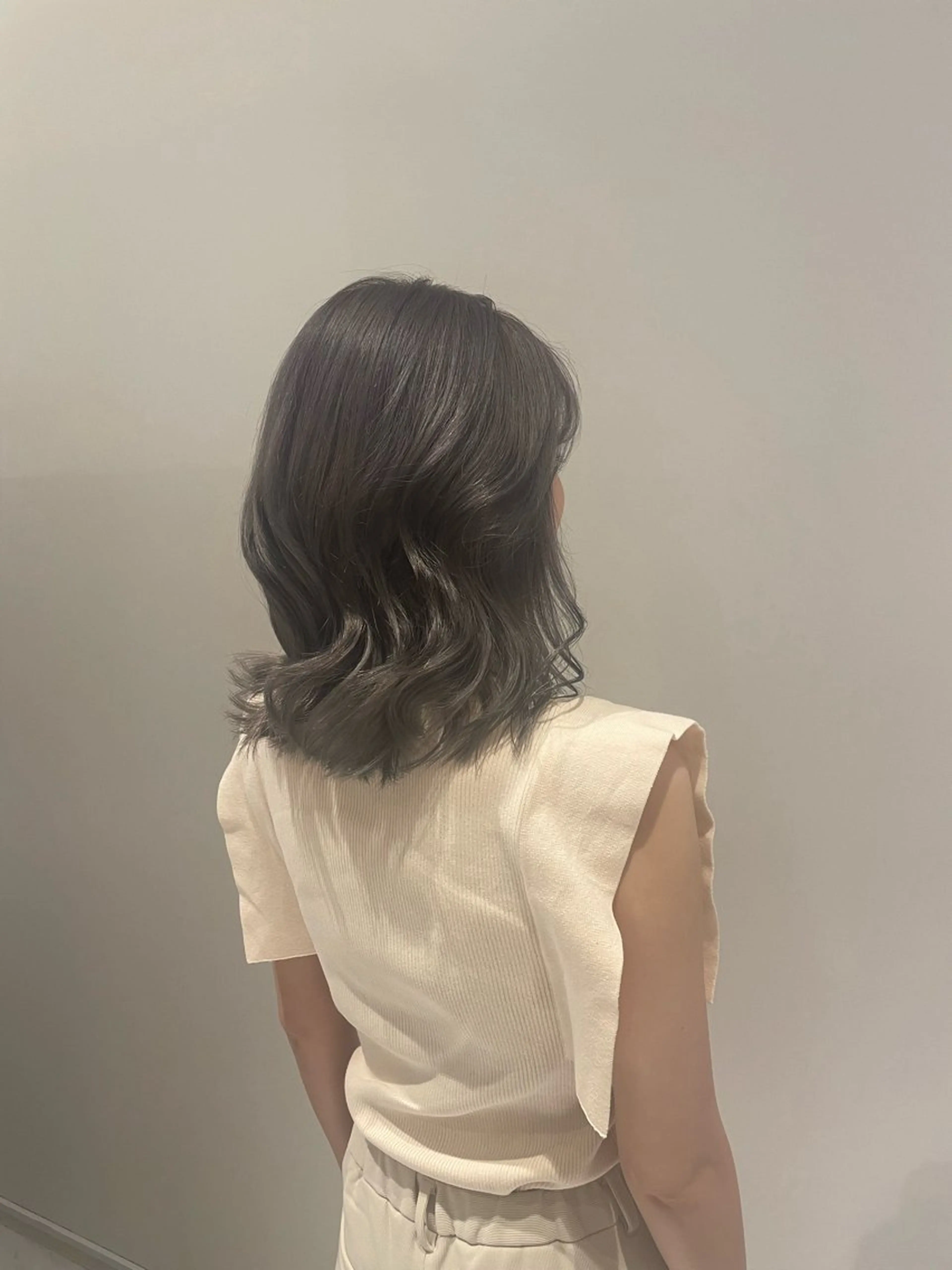 ミディアム カラー ウォーレントリコミ  ニューヨーク所属・西梅田直結🌹 若林梨音のヘアスタイル