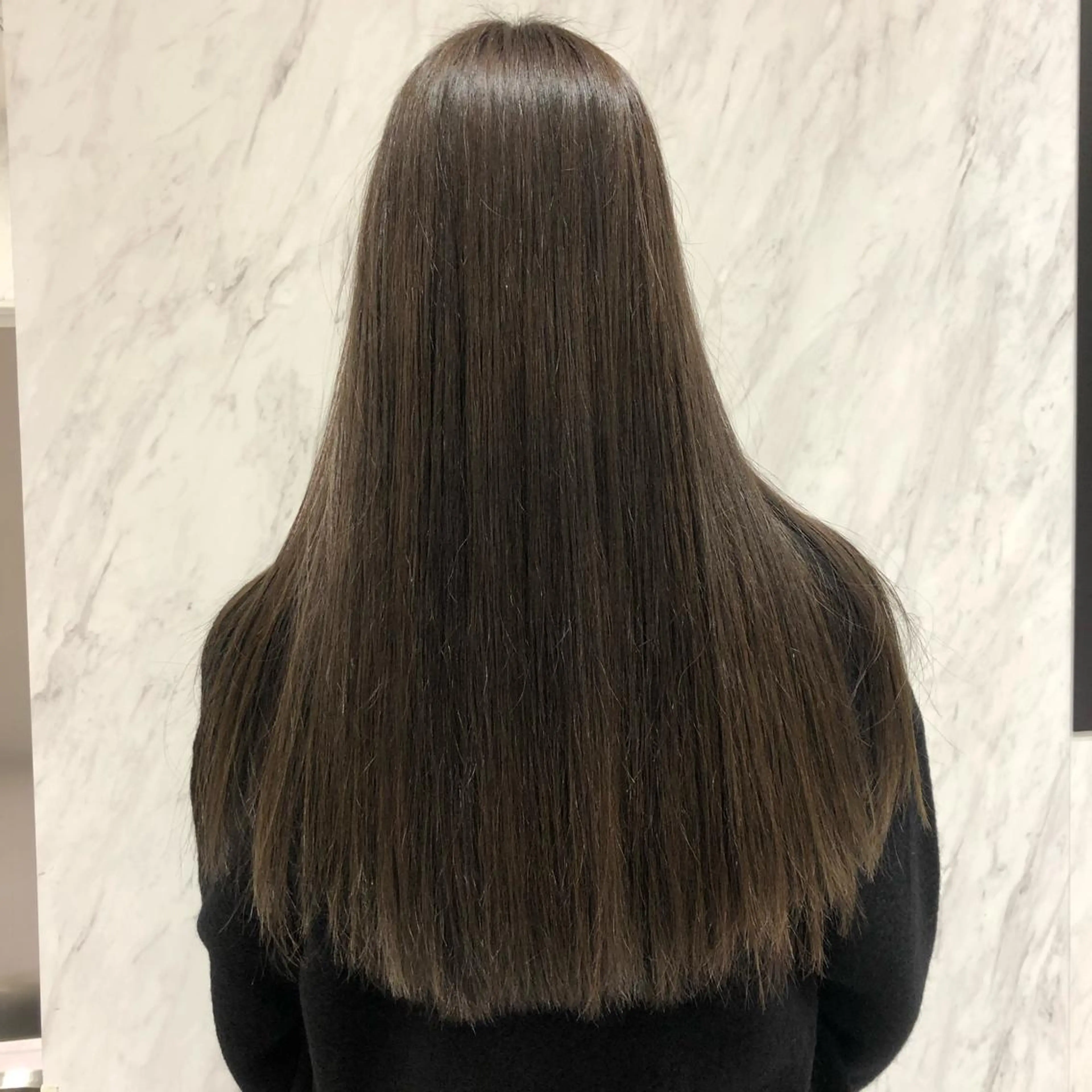 ロング カラー akane .のヘアスタイル