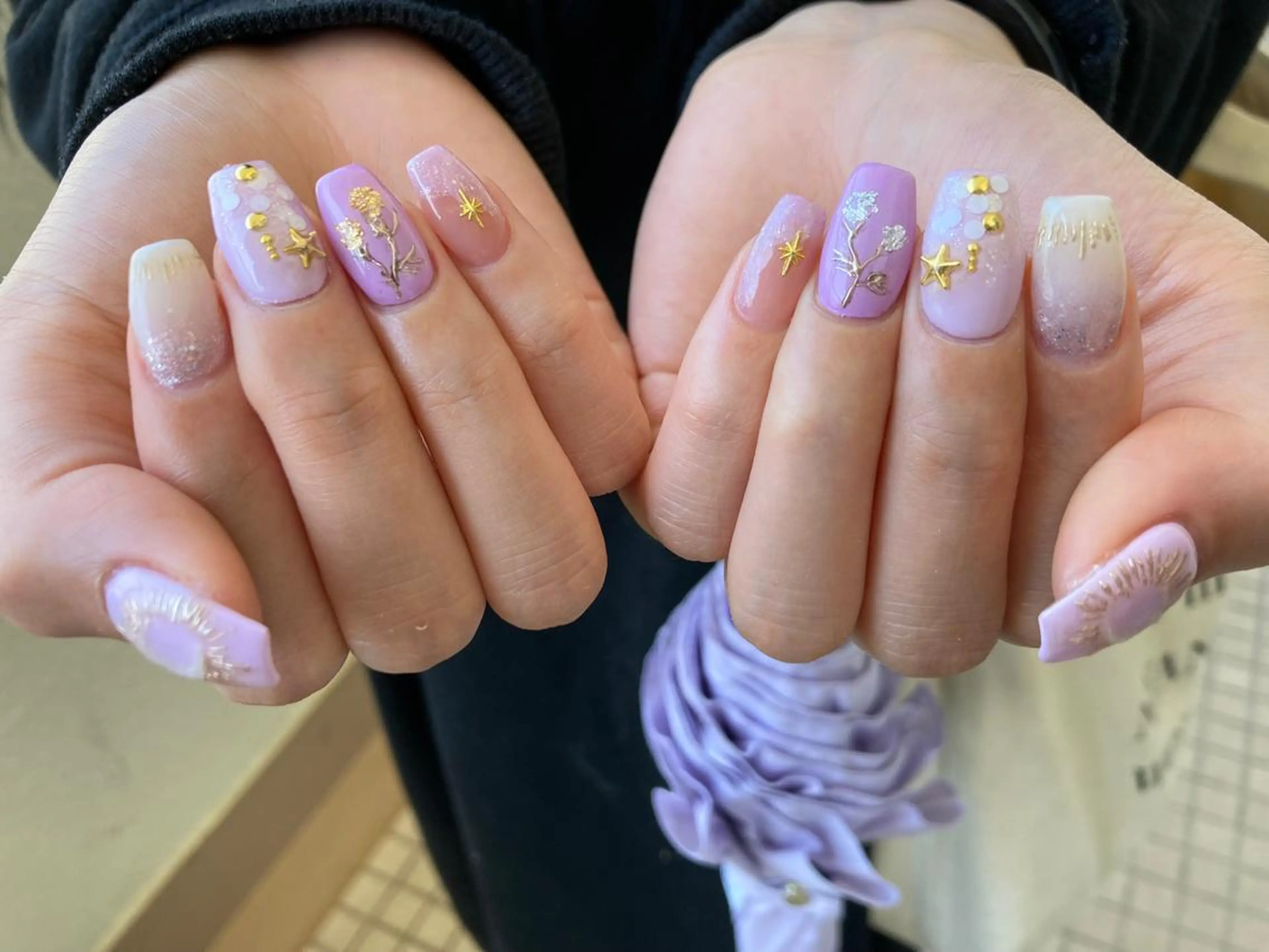 ミディアム ネイル ハンドネイル フットネイル ✴︎ Delightのネイルデザイン