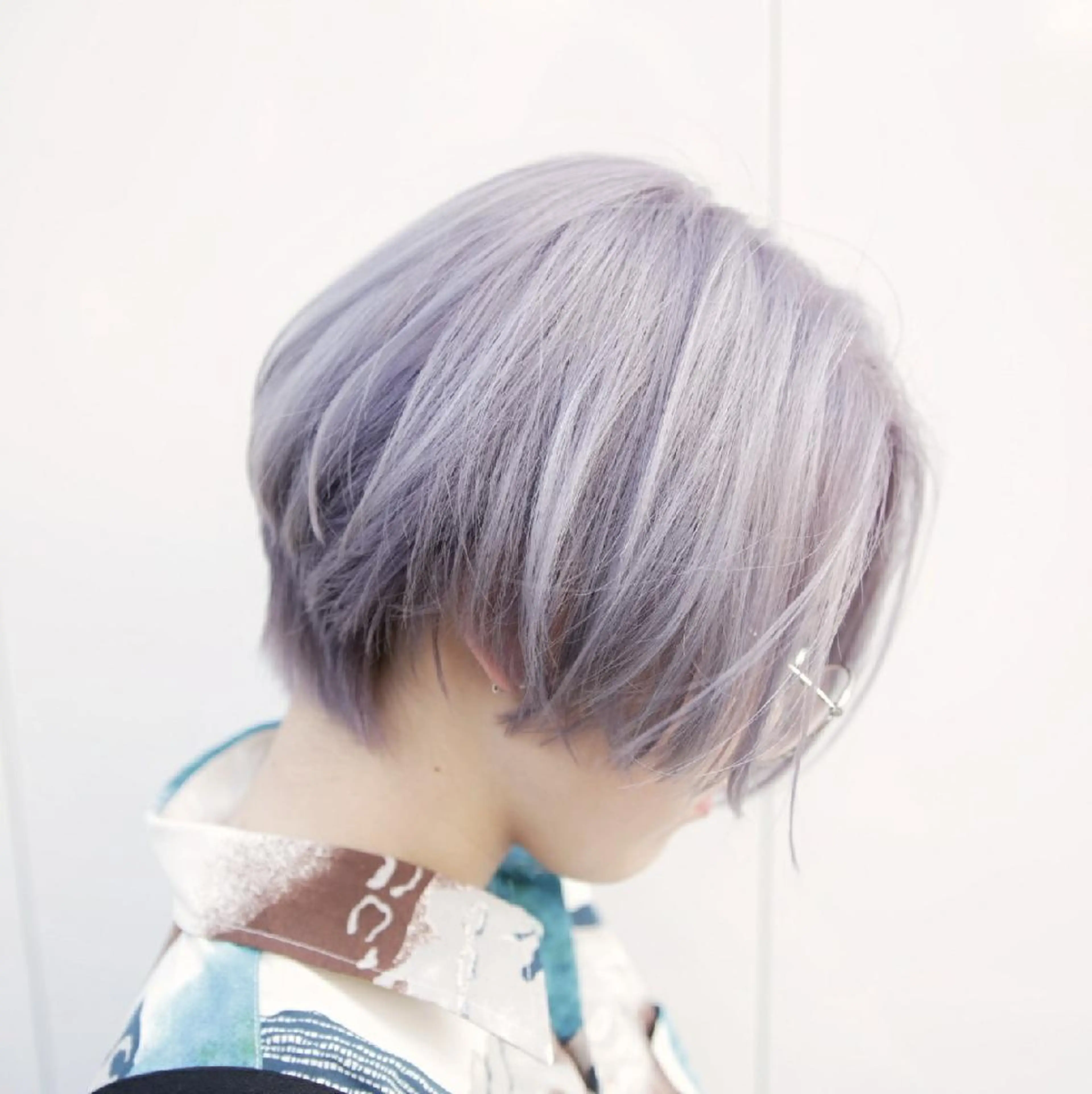 ショート カラー パープルカラー 艶髪✨ハイトーン ✨ホワイト✨北宗一郎のヘアスタイル