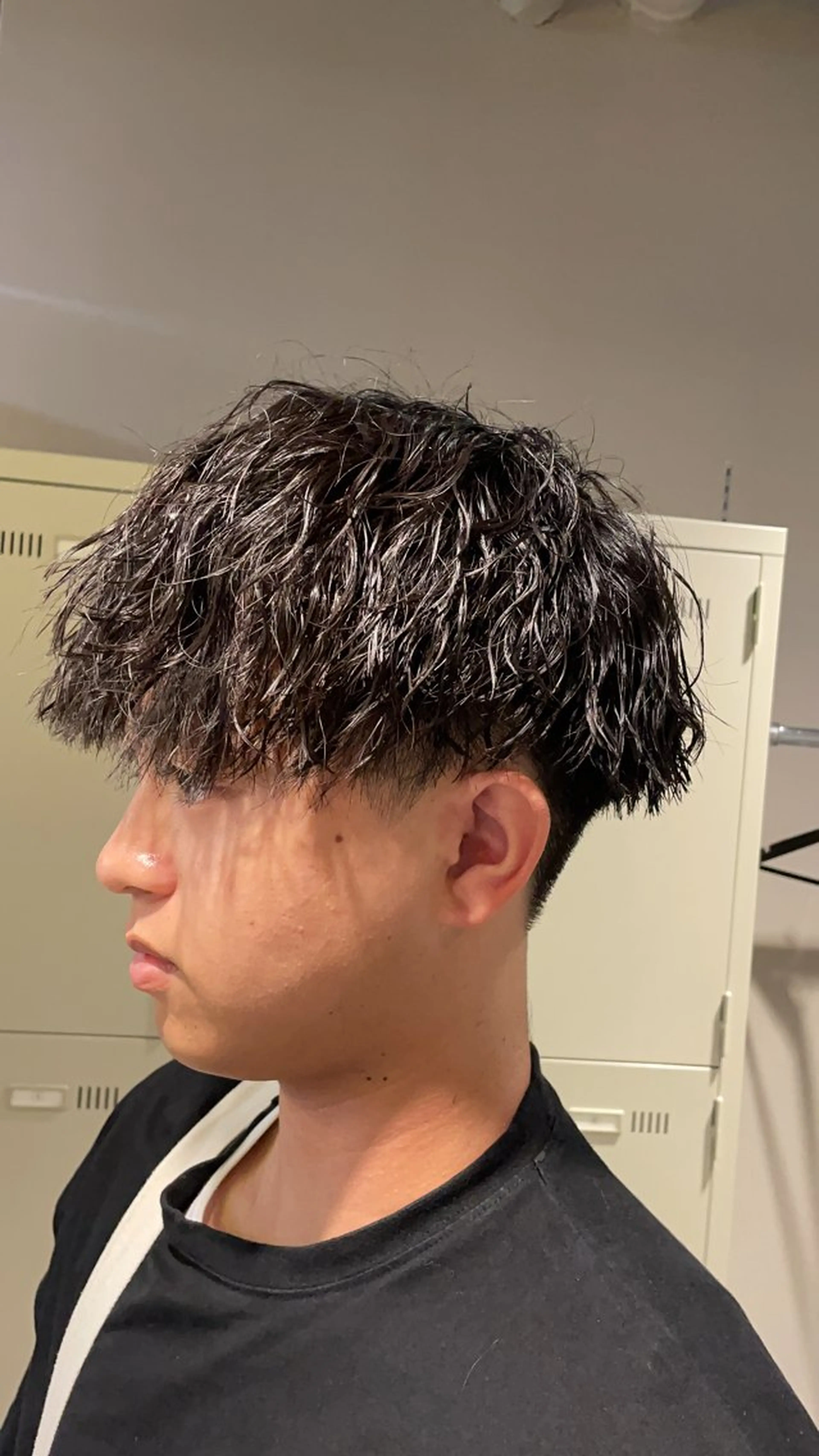 セミロング パーマ ヘアアレンジ メンズ メンズパーマ セミロングパーマ 顔まわりカット の達人のヘアスタイル