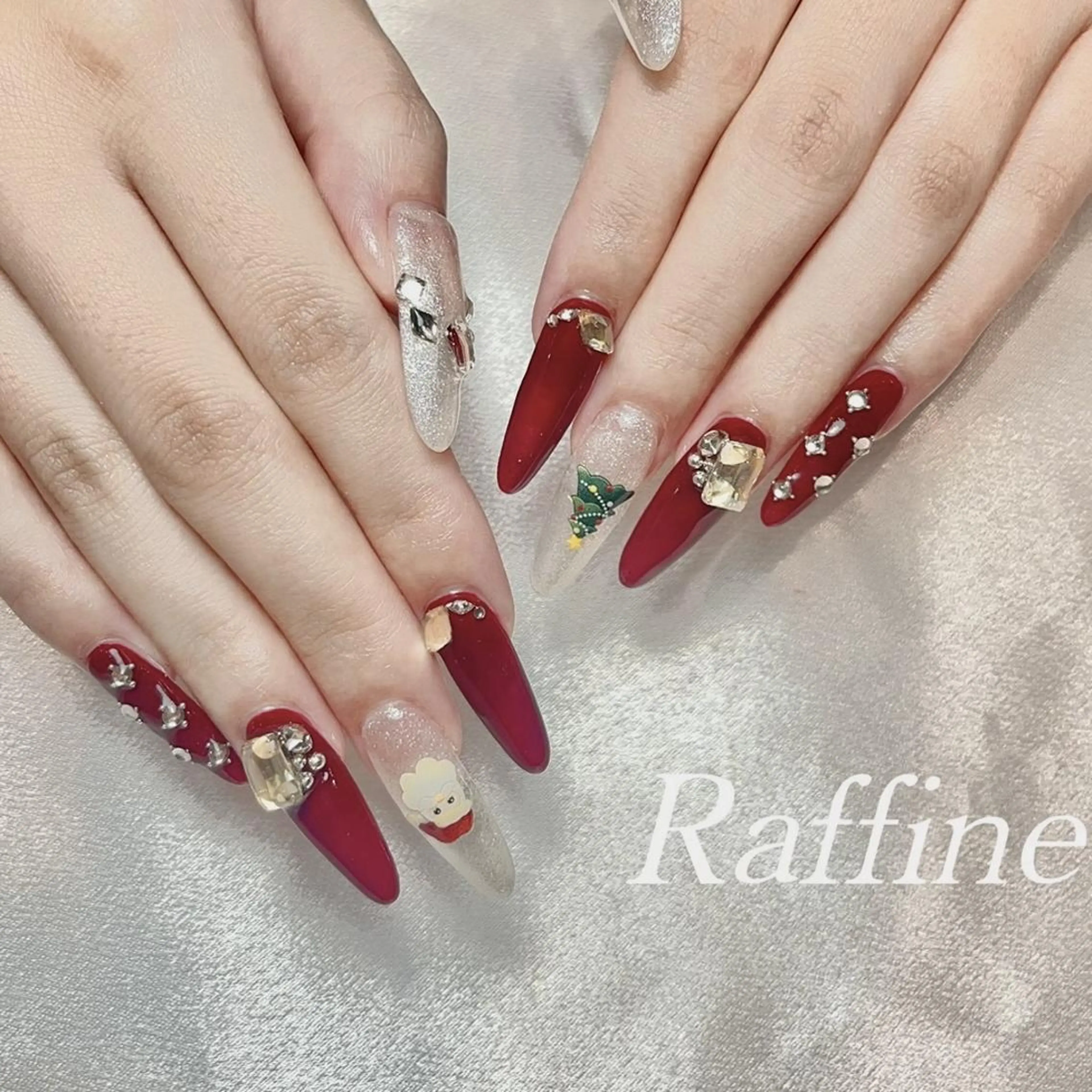 ネイル RAFFINE haru🦋🩵のネイルデザイン