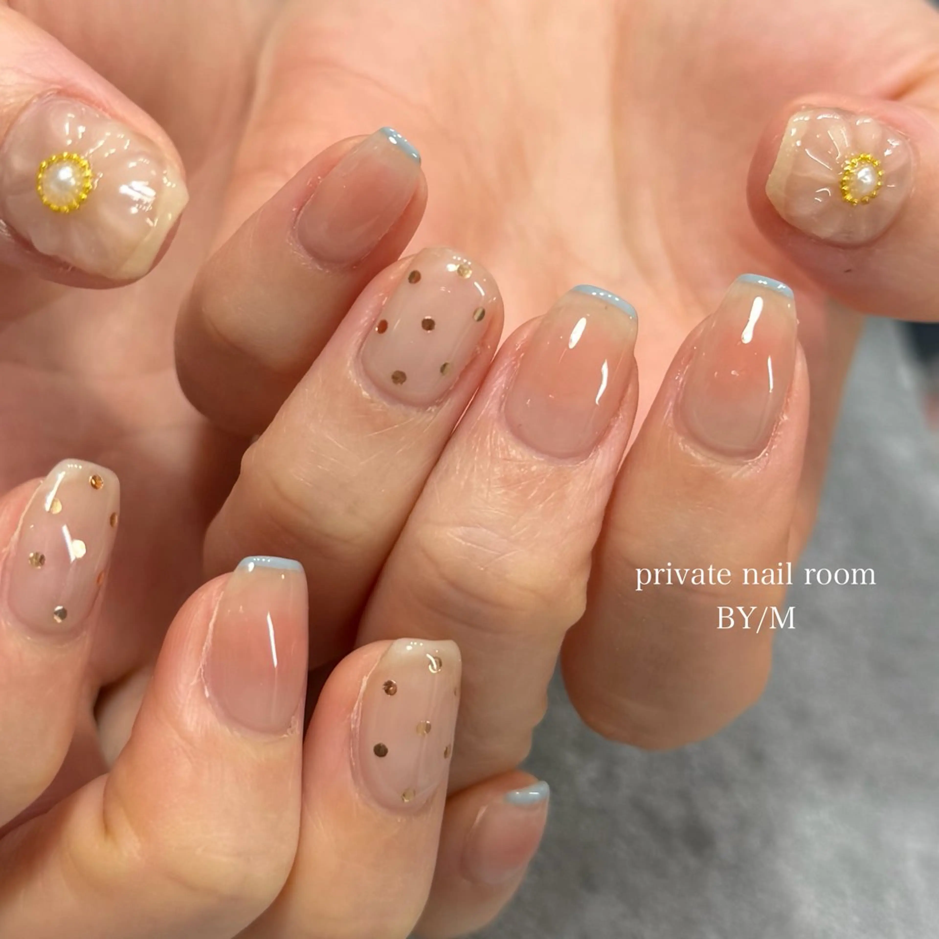 ネイル チークネイル フレンチネイル 水色 持ち込み ぷっくりネイル ハンドネイル BY / Mのネイルデザイン