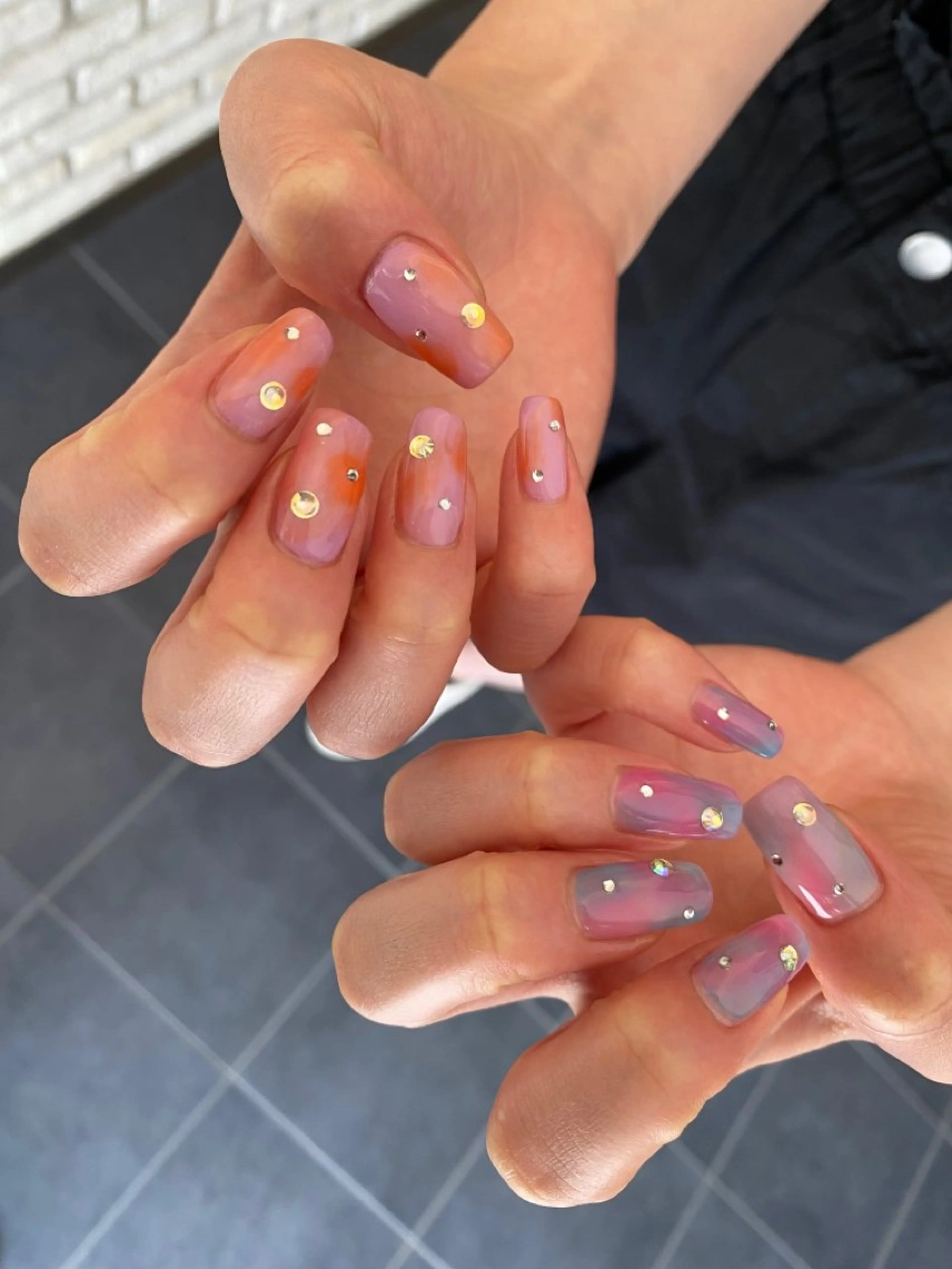 ネイル 長さ出し グラデーション キラキラネイル ロングネイル 持ち込み ハンドネイル ハンドケア Lililas サロン&スクールのネイルデザイン