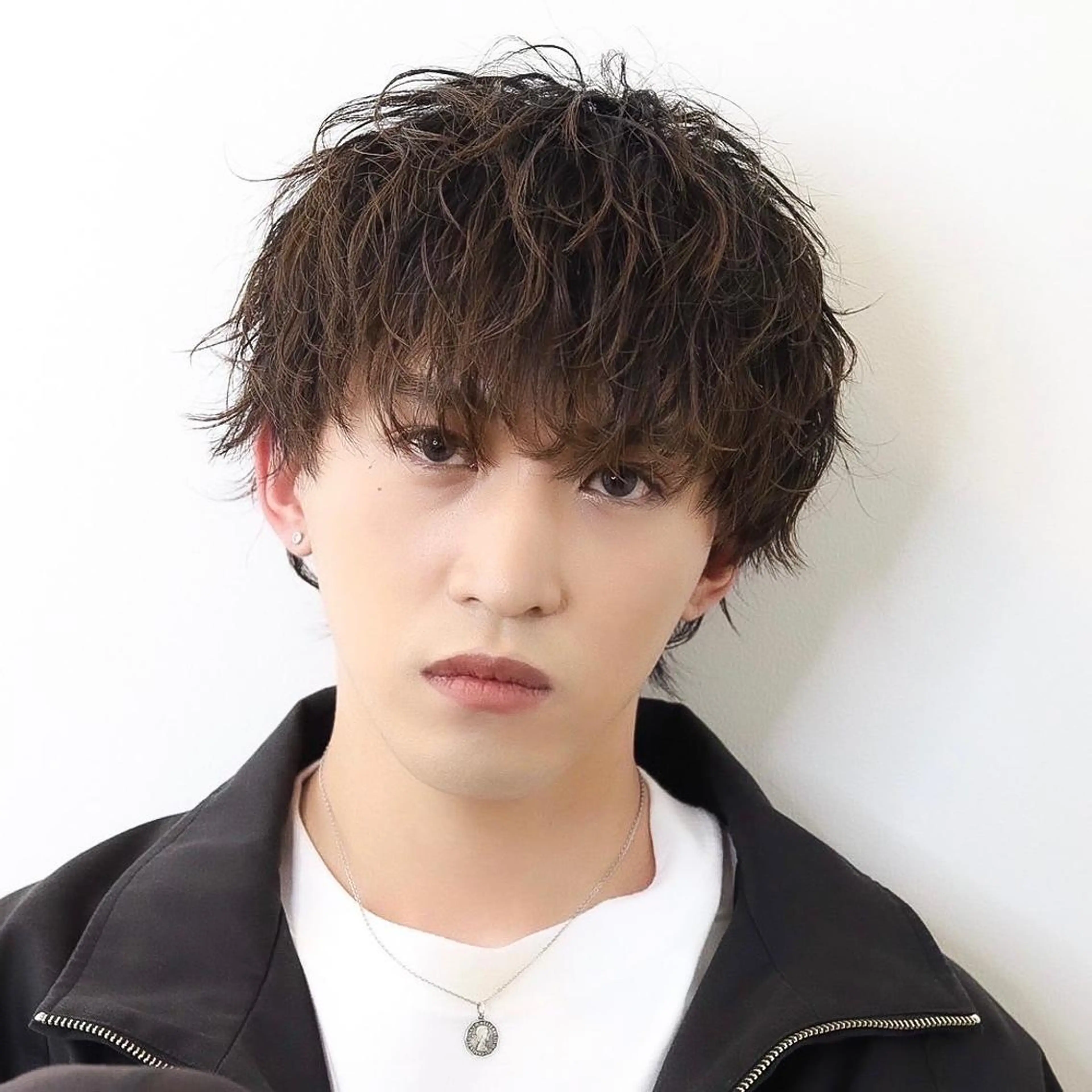 ショート カラー パーマ メンズ メンズパーマ ツイストスパイラルパーマ スパイラルパーマ 縦落ちパーマ 西條真治のヘアスタイル