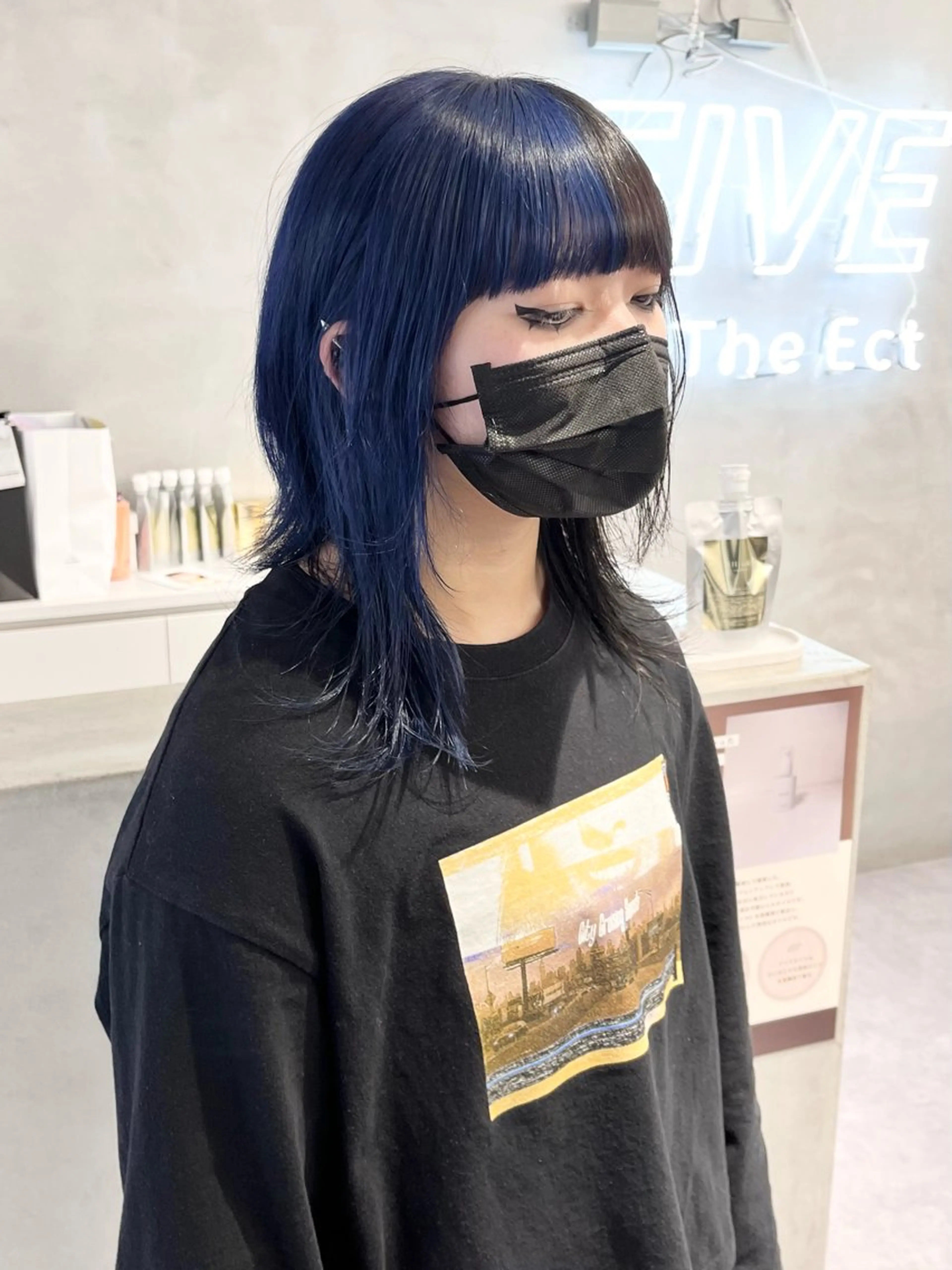 ミディアム カラー 黒髪 ブルーカラー デザインカラー ダブルカラー ハイトーンカラー デザインカラー 小西勇次のヘアスタイル