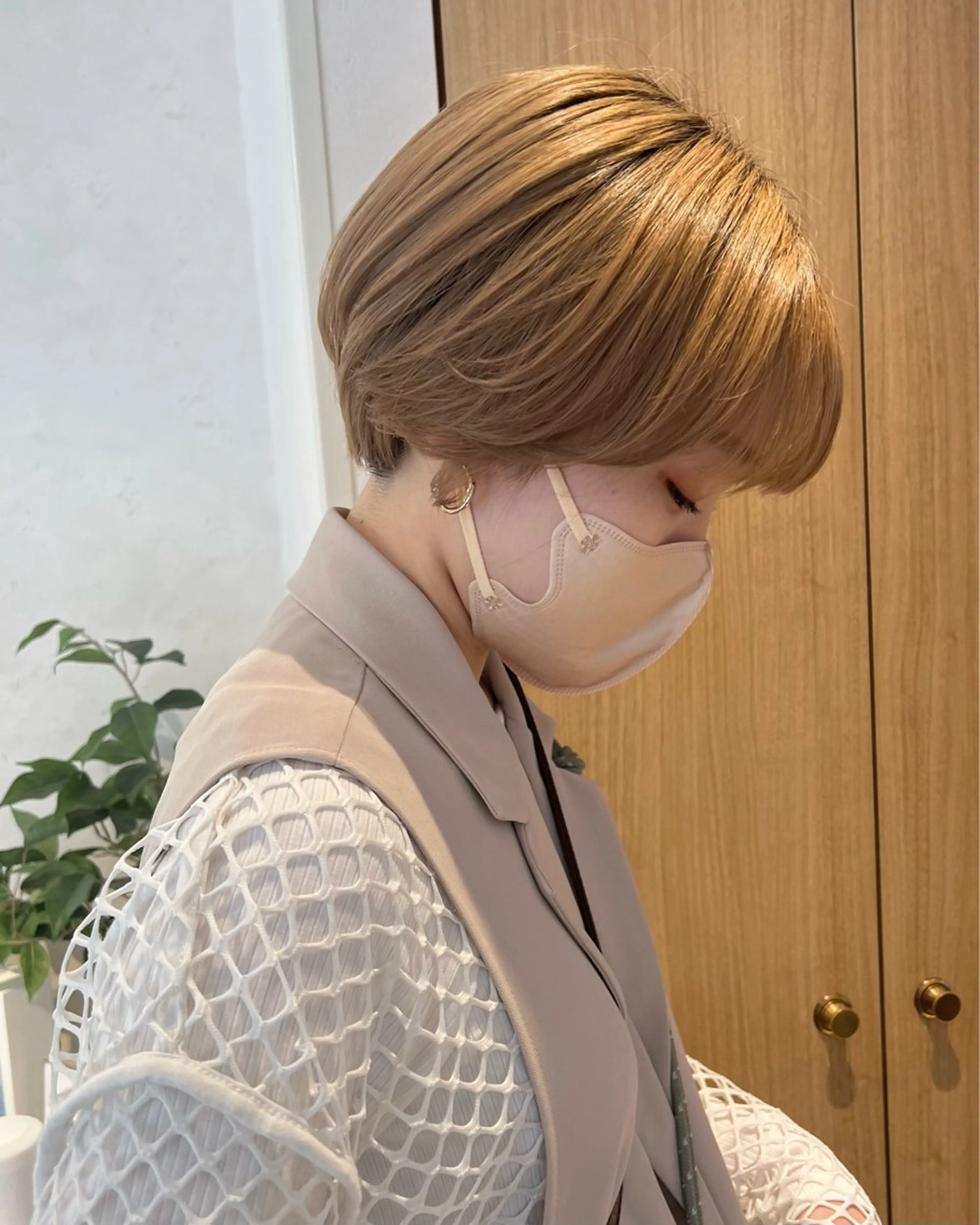 ショート カラー ナチュラルベージュ/ 顔周りカット/由喜のヘアスタイル