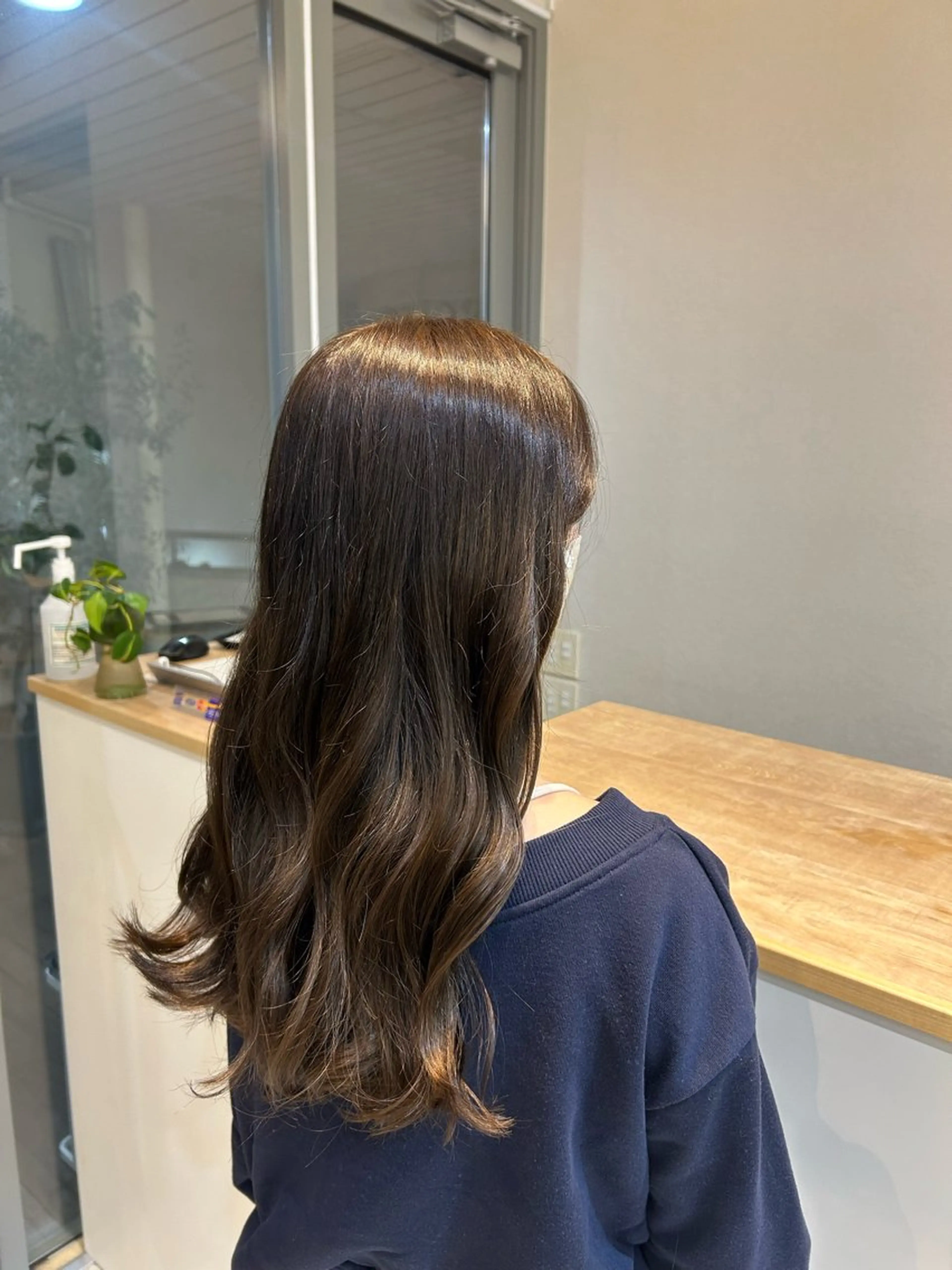 ロング カラー ベージュカラー オリーブベージュ ウジイエ ミユウのヘアスタイル