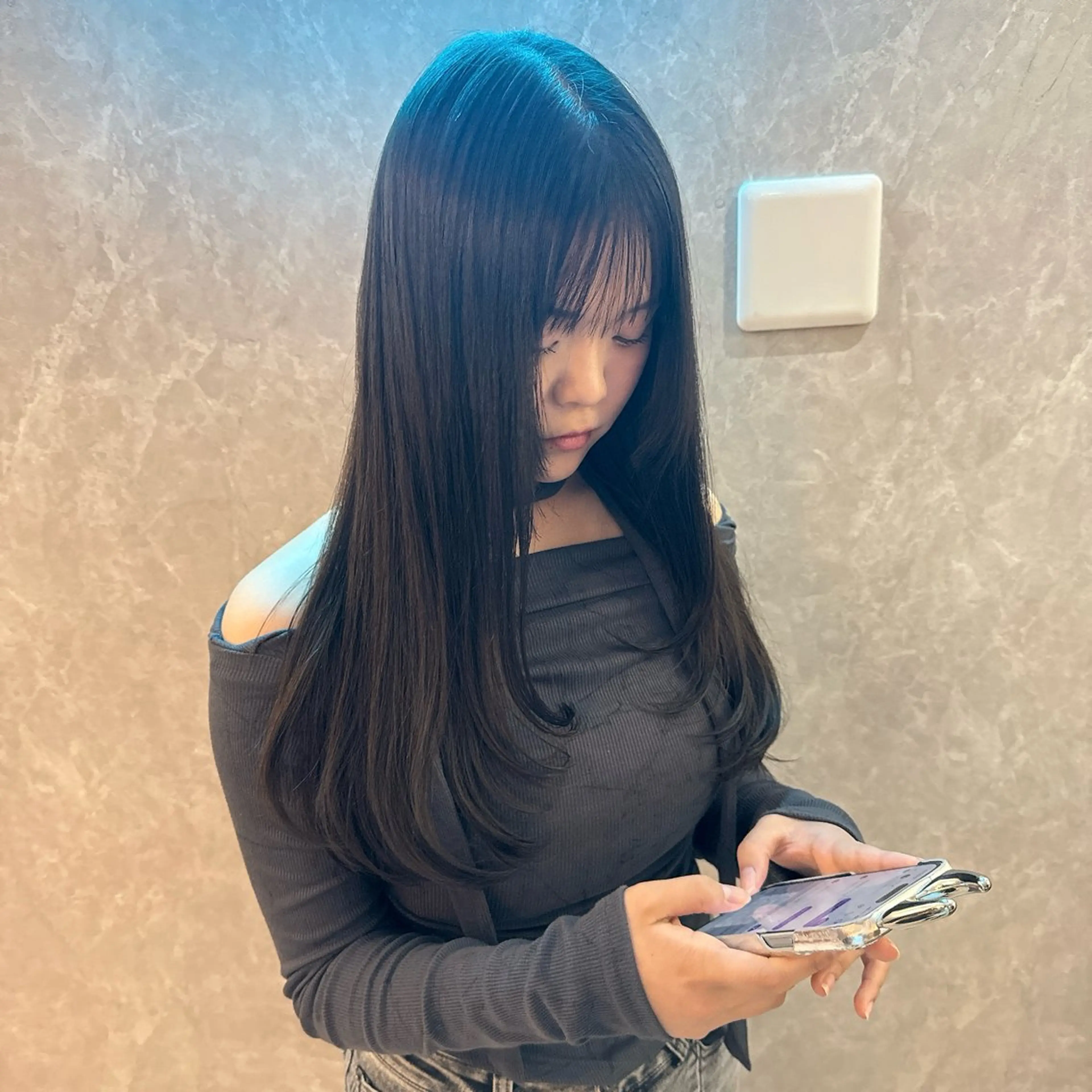 ロング 顔まわりレイヤー 髪質改善 レイヤーカット 縮毛矯正 トリートメント カット 縮毛矯正 トリートメント デザインカラー 髪質改善Lilithのその他イメージ