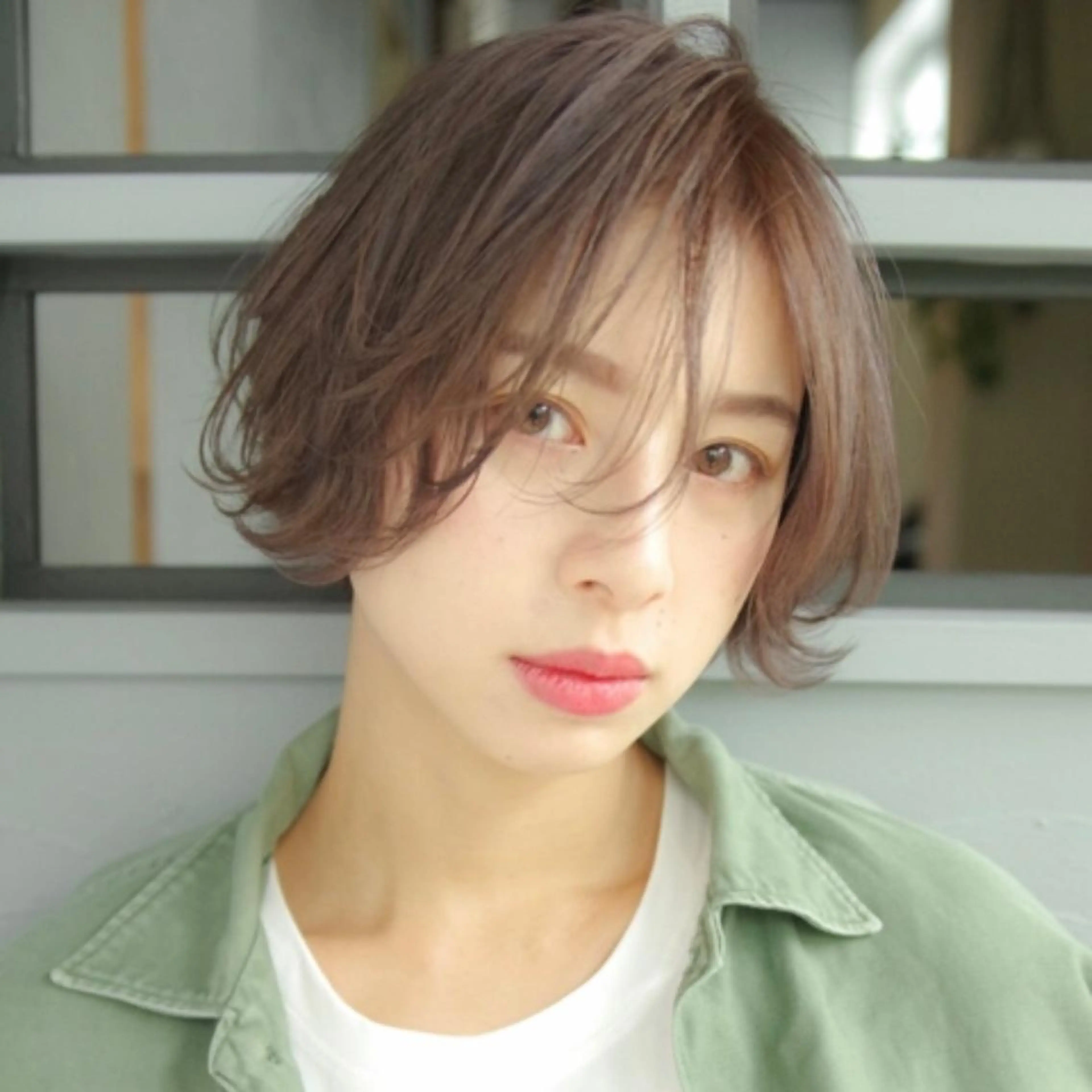 ショート カラー パーマ ベージュカラー ブリーチ ブラウンカラー 透明感カラー イルミナカラー 河合 真理子のヘアスタイル