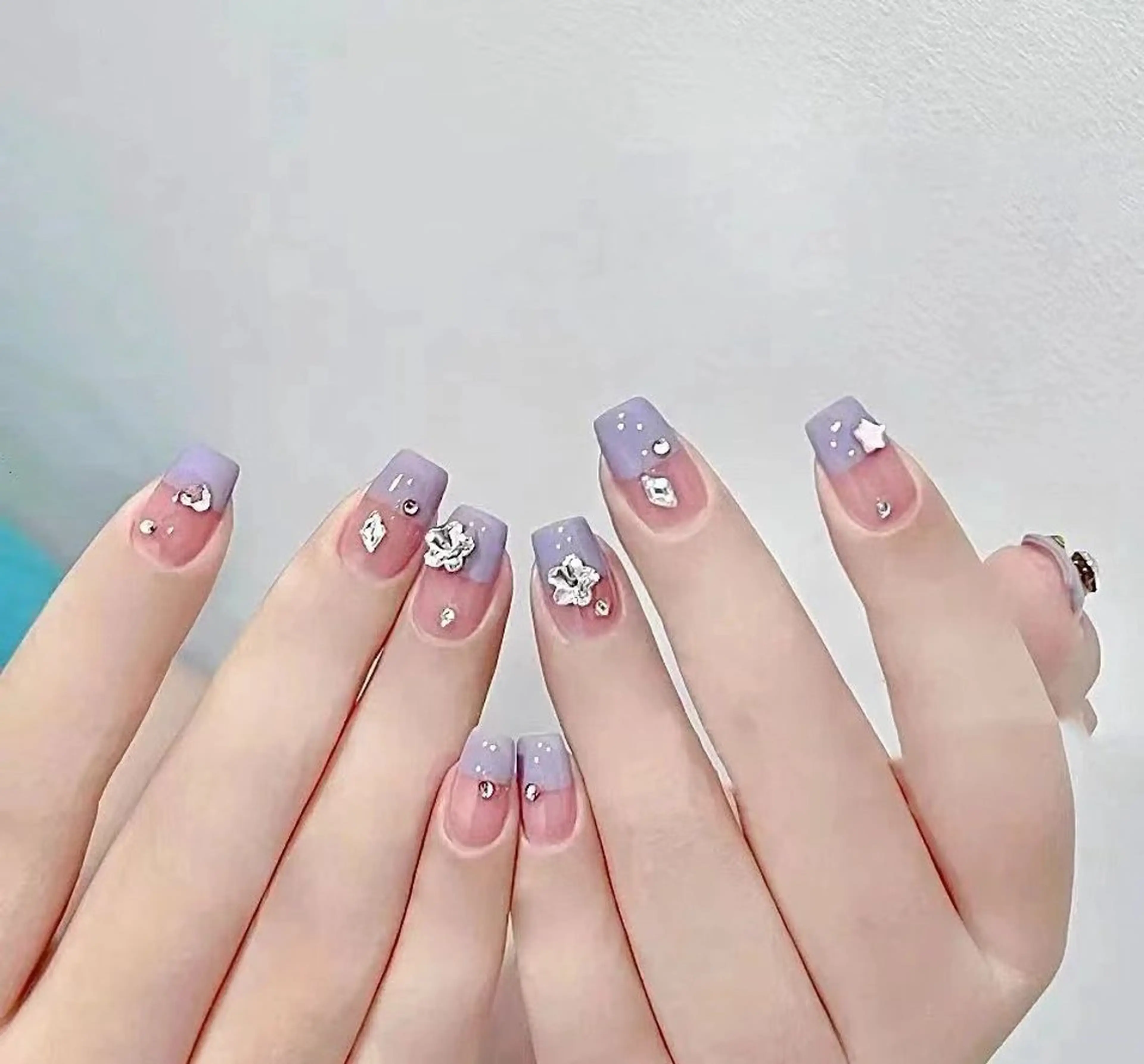 ネイル AngelChris ビューティーサロンのネイルデザイン