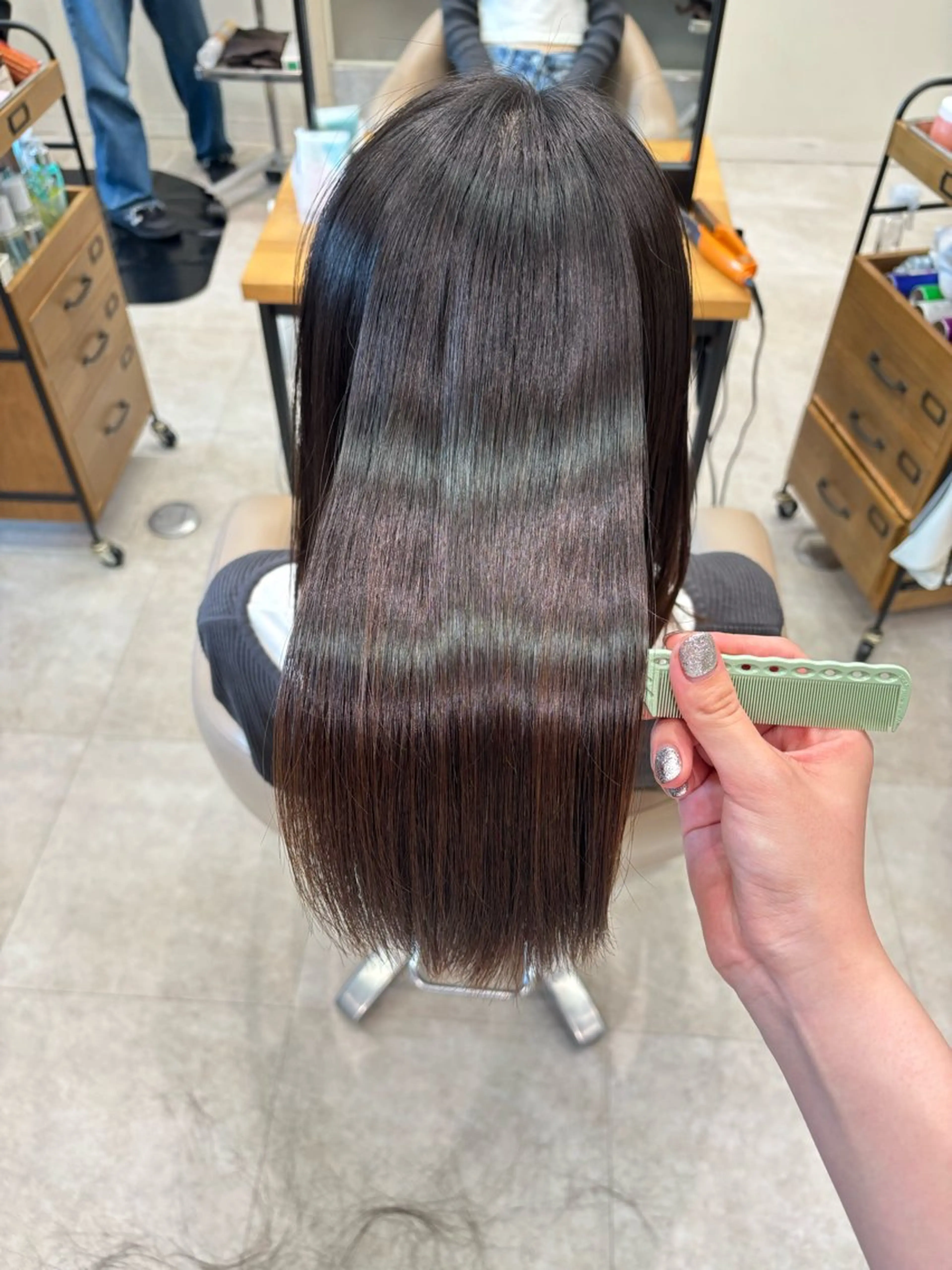 ミディアム パーマ 髪質改善 縮毛矯正 トリートメント 酸性ストレート ストレートパーマ 髪質改善/暗髪カラー ヘアアレンジ/スミレのヘアスタイル