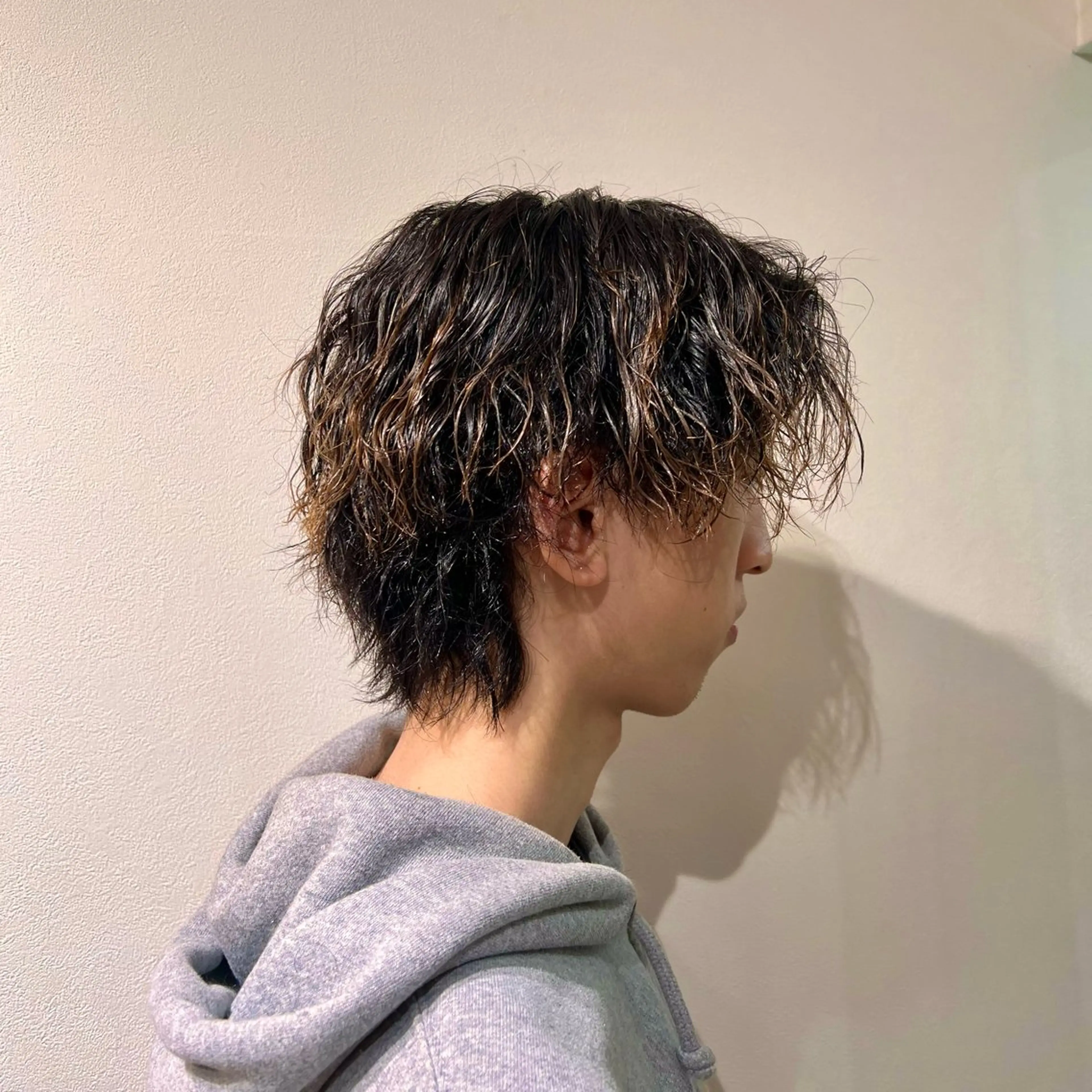 パーマ メンズ メンズパーマ メンズツイストパーマ ツイストスパイラルパーマ 波巻きパーマ メンズウルフカット 𝙎𝙚𝙞𝙧𝙖 ☆カット/パーマのヘアスタイル