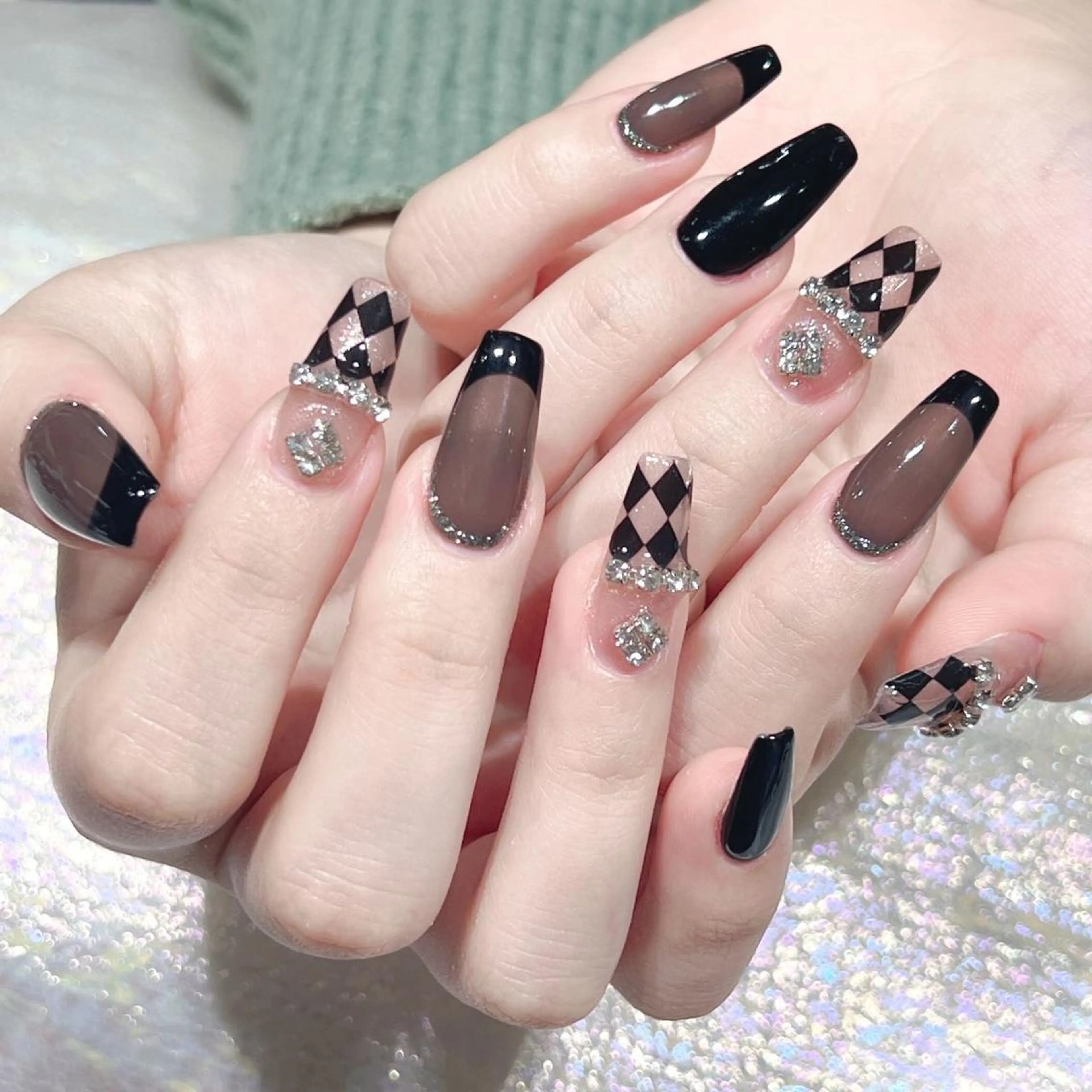 ネイル ハンドネイル Queens テイのネイルデザイン