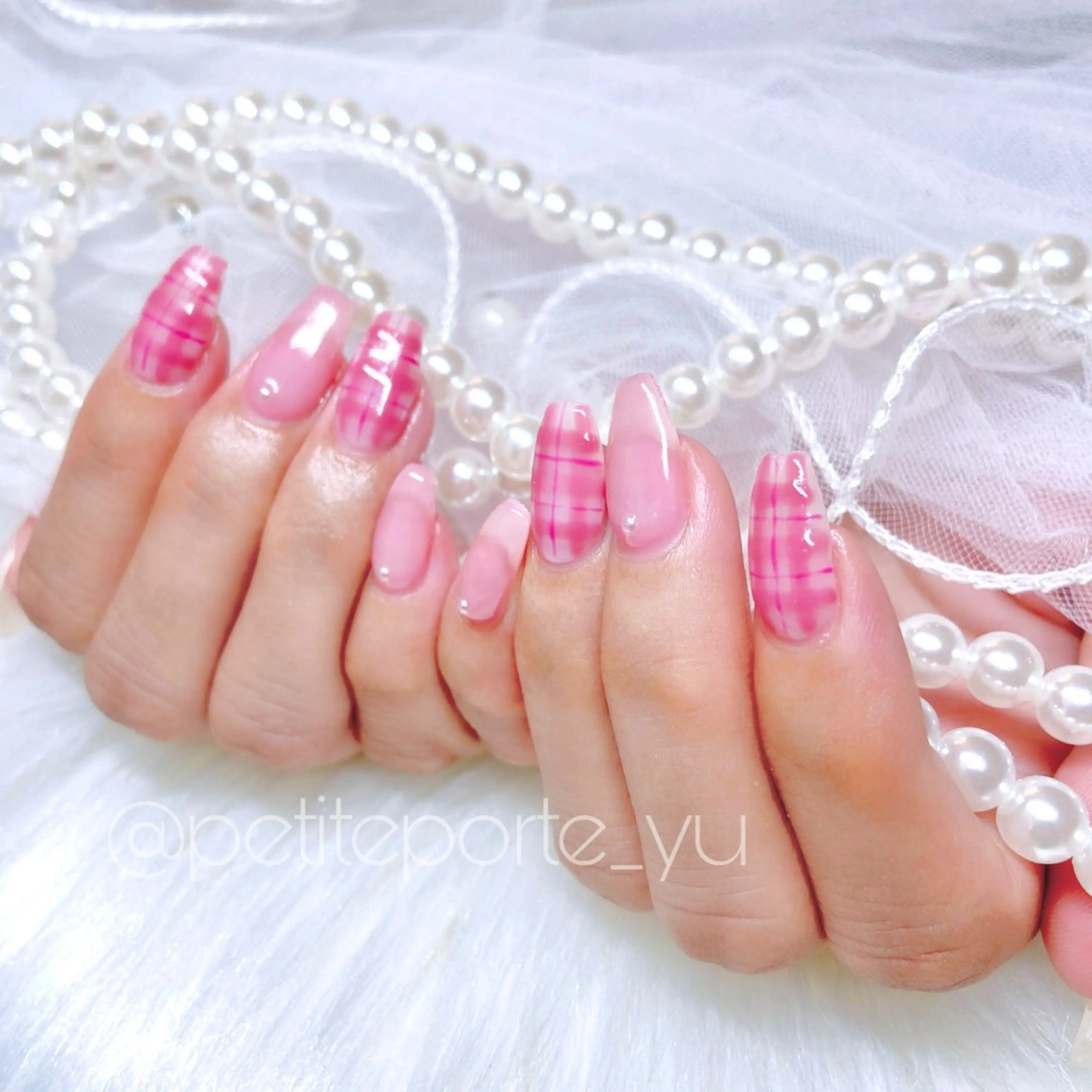 ネイル アートネイル ガーリー ピンク リボン 冬ネイル ハンドネイル nailsalon petite porte所属・petite porteのネイルデザイン