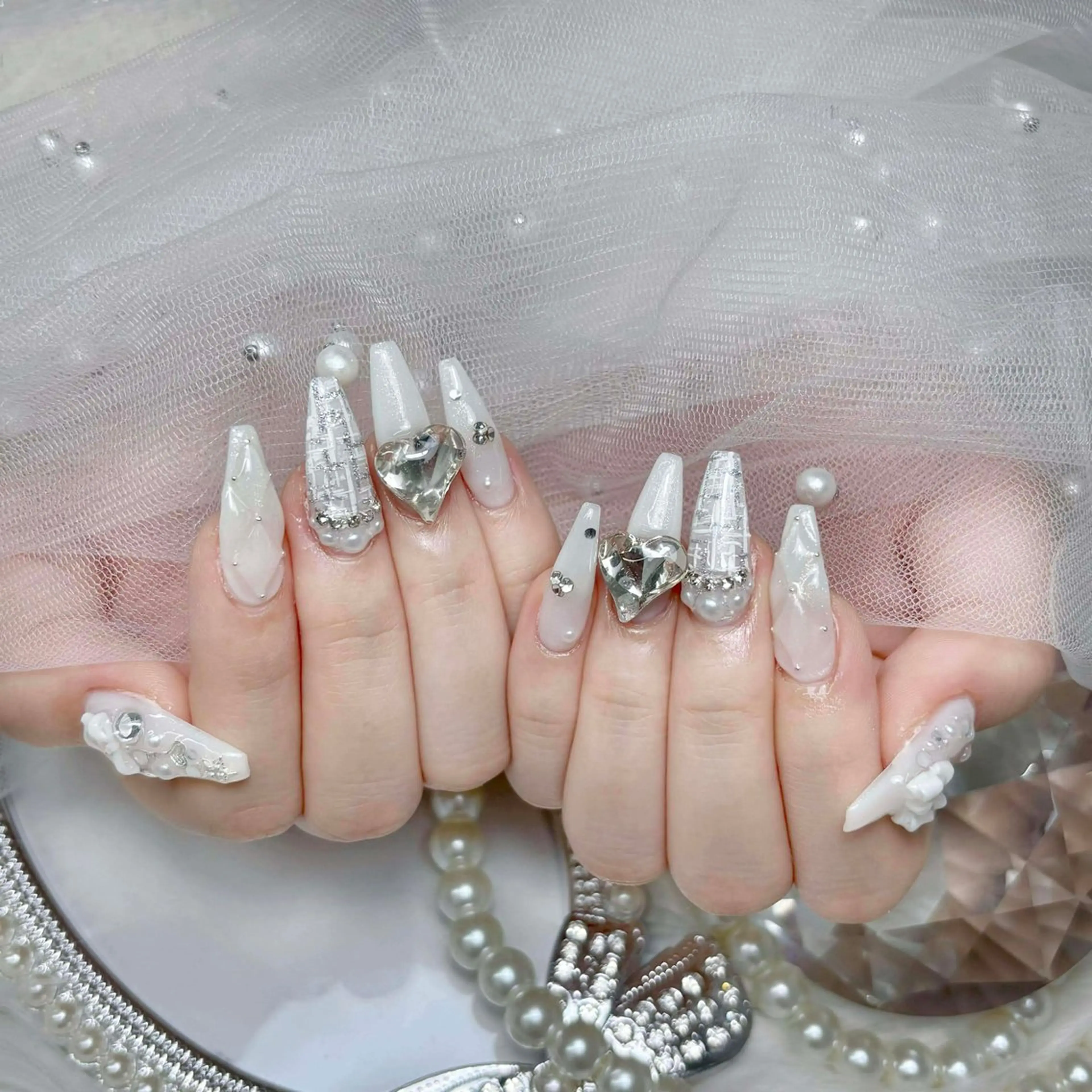 ネイル オーロラネイル ボルドー ブラウン ハート ラメ(グリッター) ハンドネイル ハンドケア Nova Nail Shinsaiのネイルデザイン