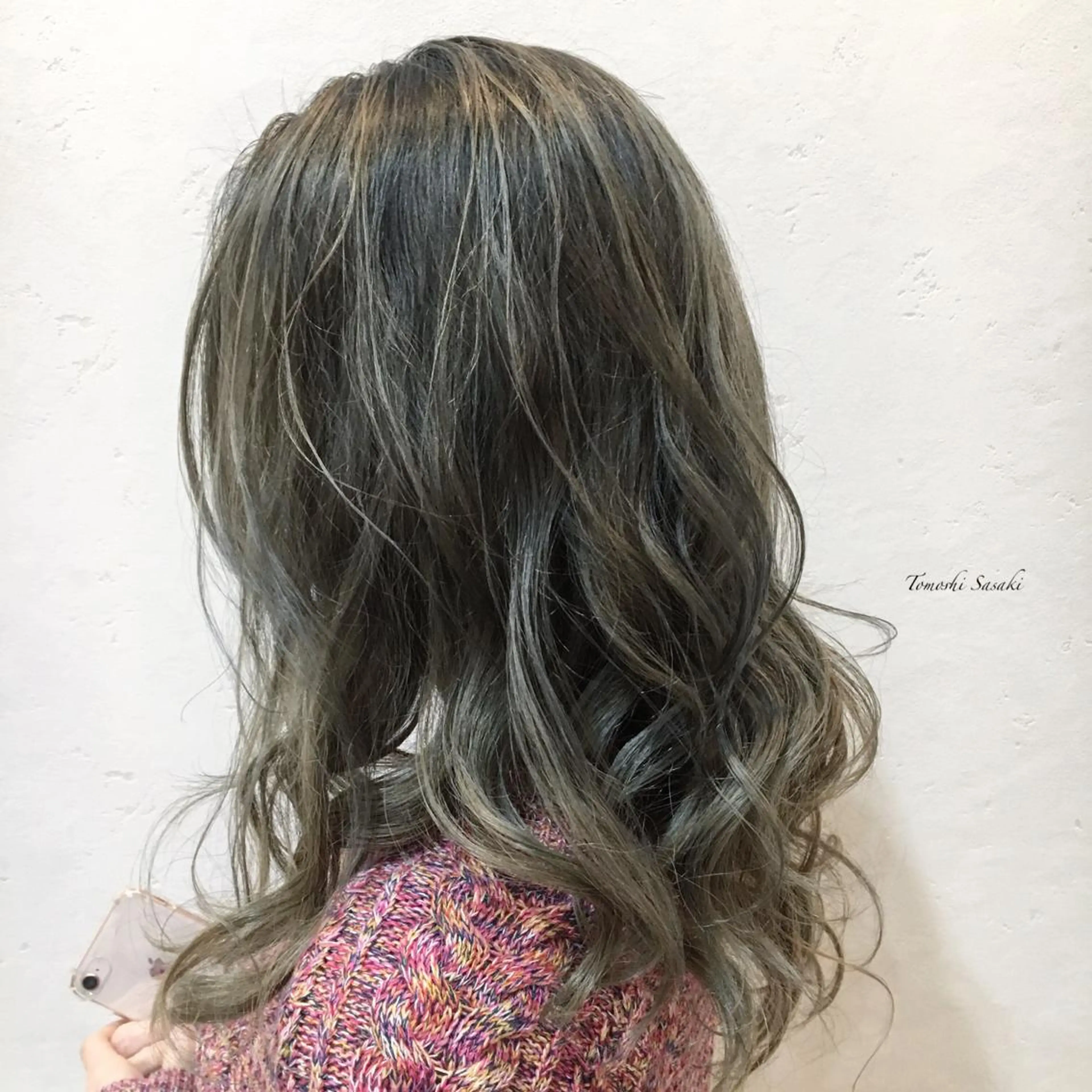 カラー ブルーカラー ブルージュ シルバー ササキ トモシのヘアスタイル