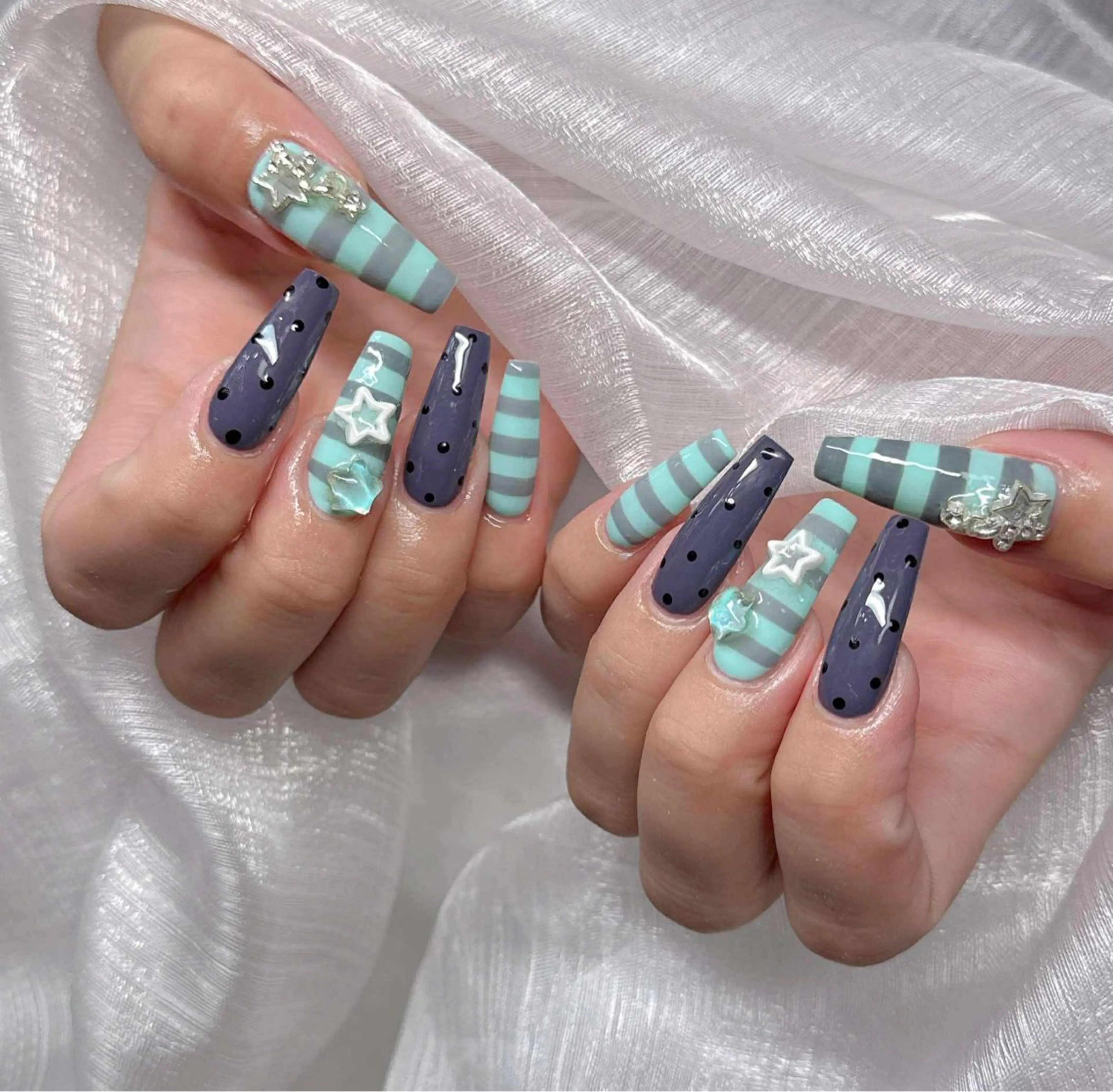 ネイル ハンドネイル Lee Nailsのネイルデザイン