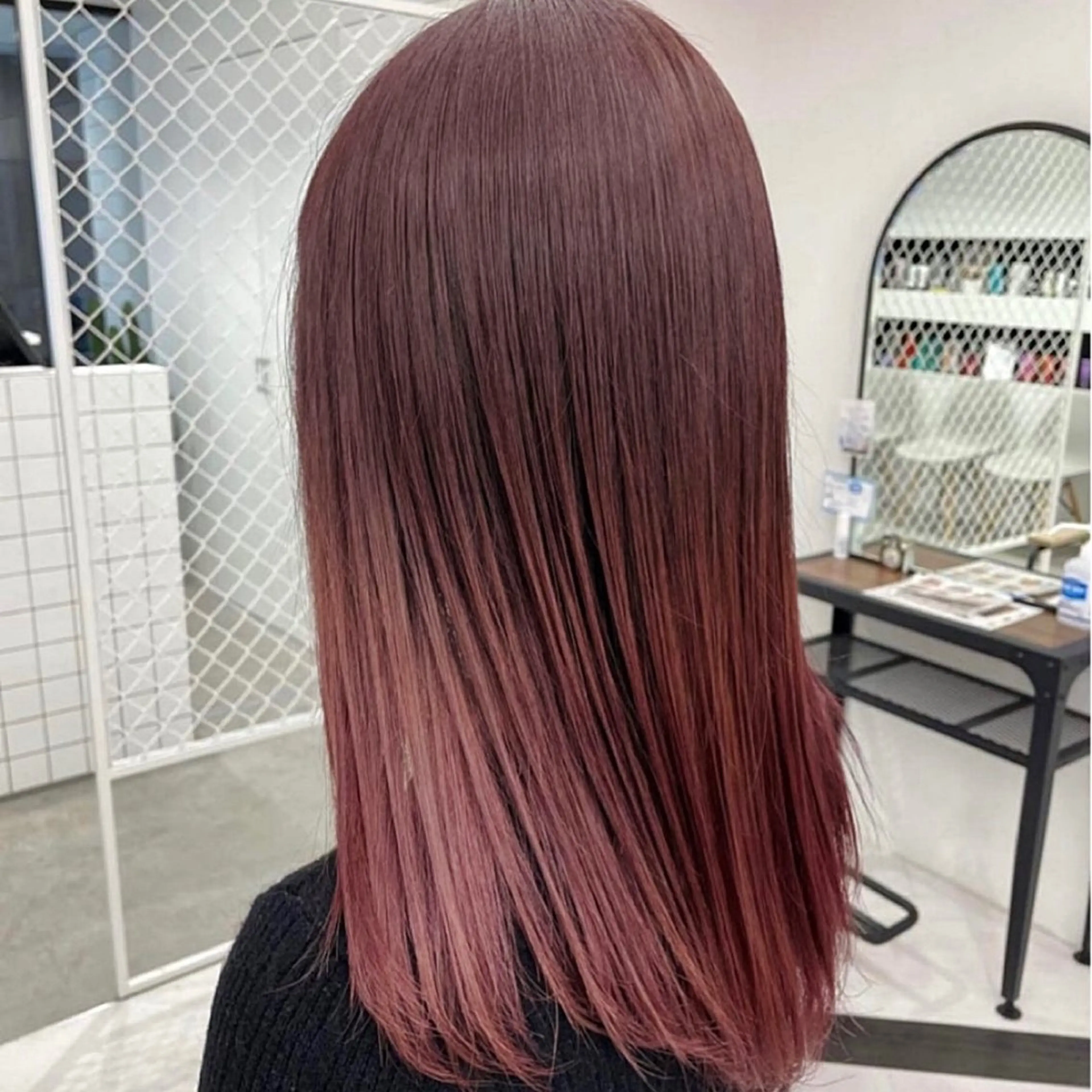 セミロング カラー パーマ ヘアアレンジ メンズ グラデーションカラー ピンクカラー 髪質改善 トリートメント mona/ ストレートスタイル✨のヘアスタイル
