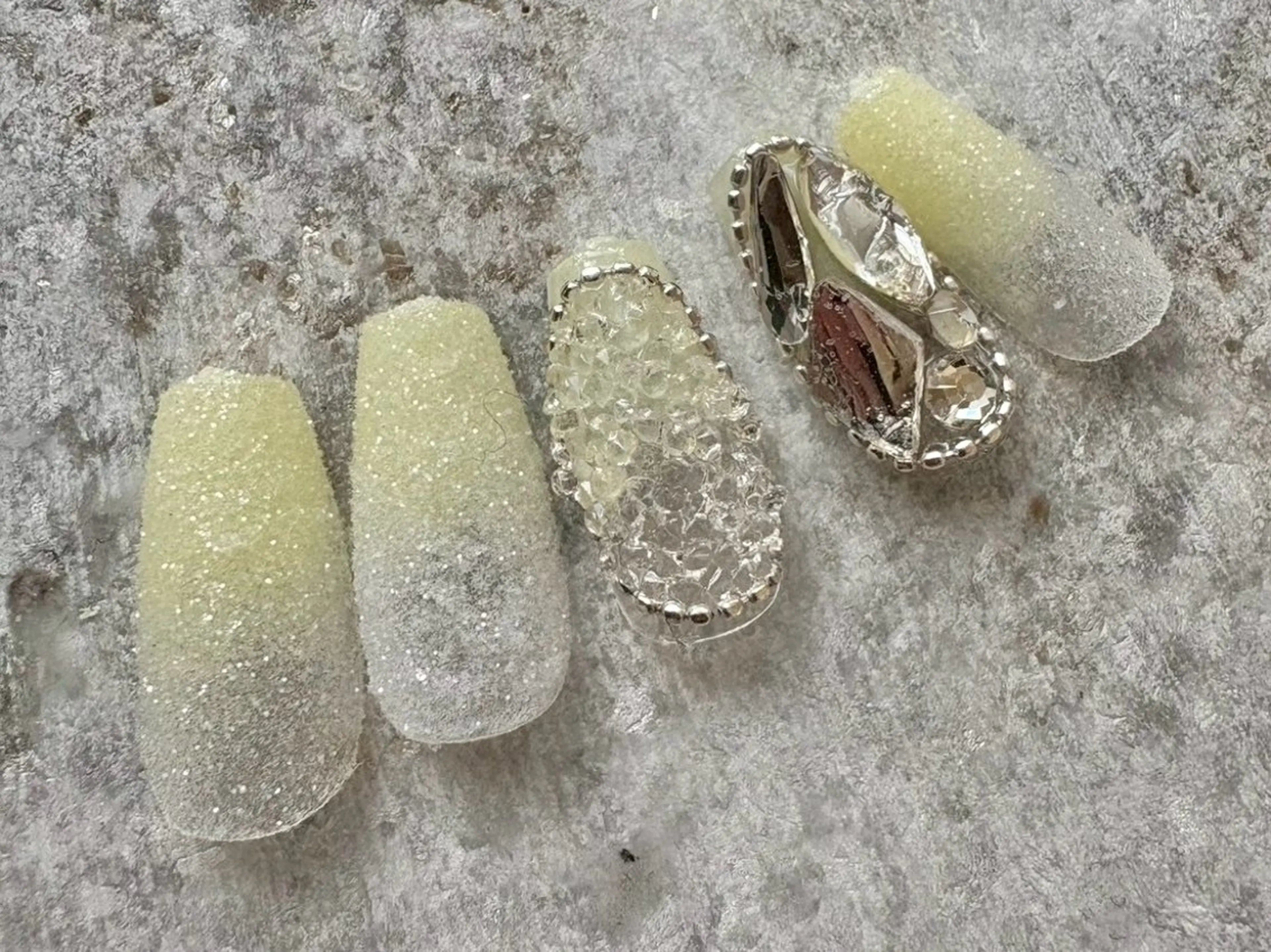 ネイル ワンホンネイル 黒須莉奈 IRYのネイルデザイン