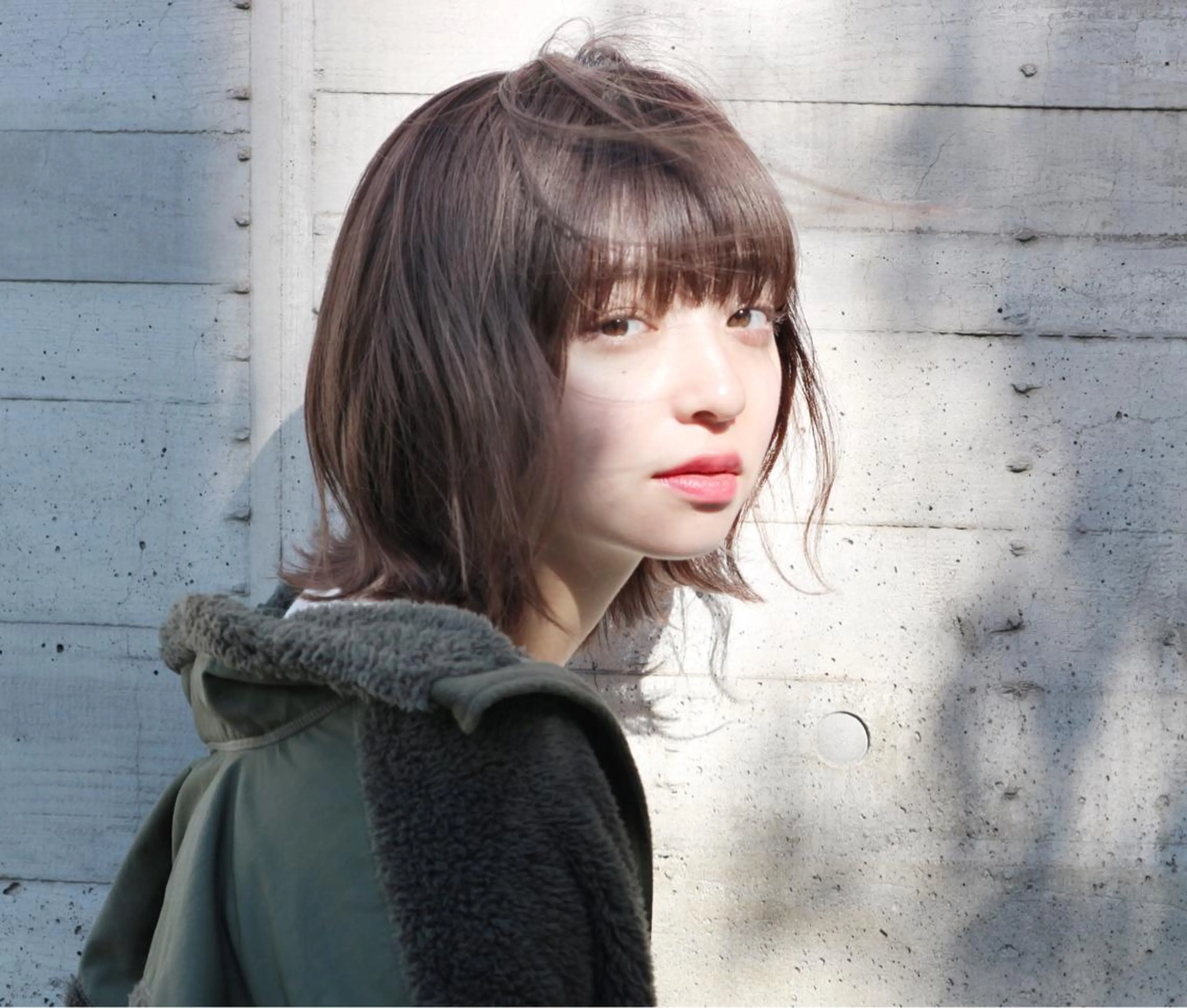 ミディアム カラー 切りっぱなしボブ ショートボブ ミディアムパーマ ボブ 外ハネヘア カット ヘアカラー amber池袋所属・徳本 駿太のヘアスタイル