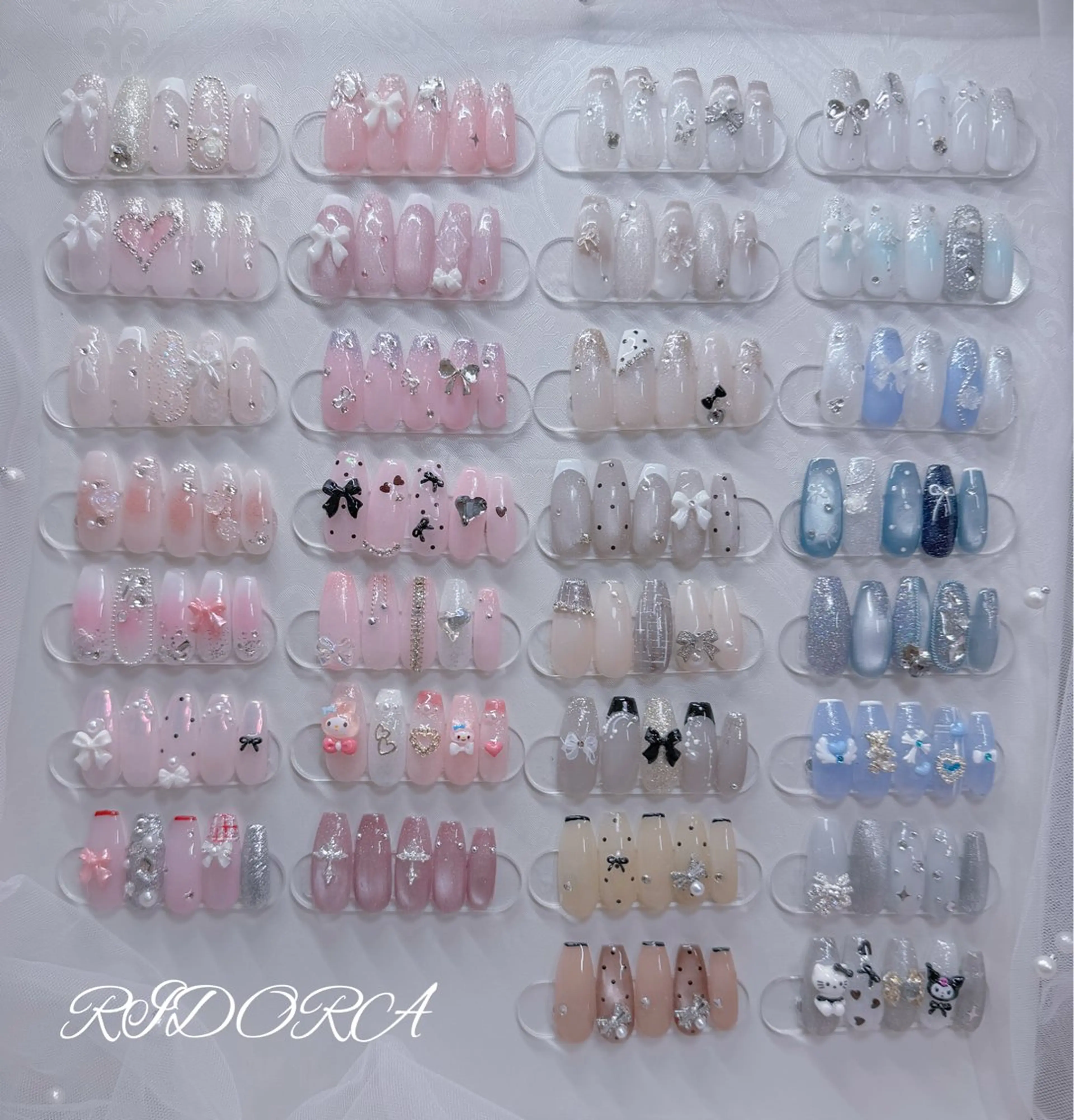 【オフ有り】🎀定額【Ａ】🎀キラキラパーツ盛り沢山⭐️マグネットフレンチ、チークネイルやキラ可愛集中デザイン！の写真