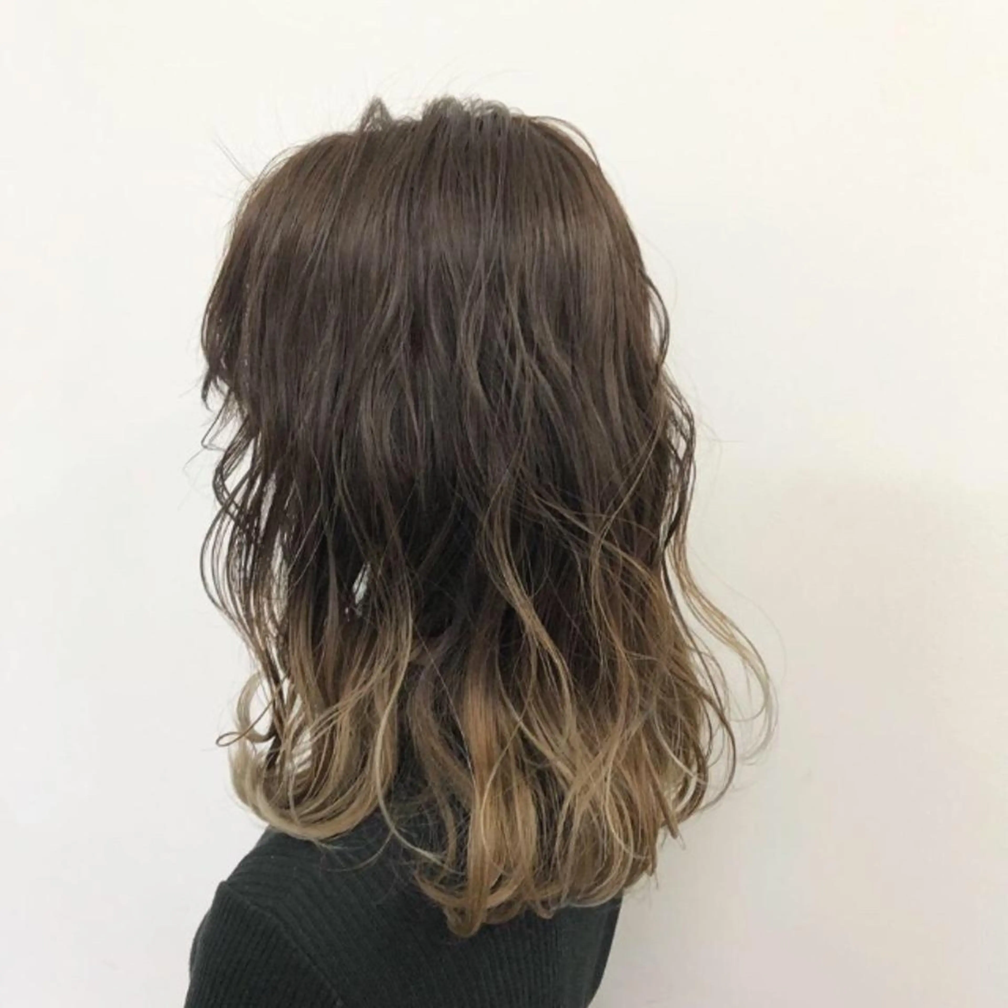 セミロング カラー RINA🧤 デザインとボブのヘアスタイル