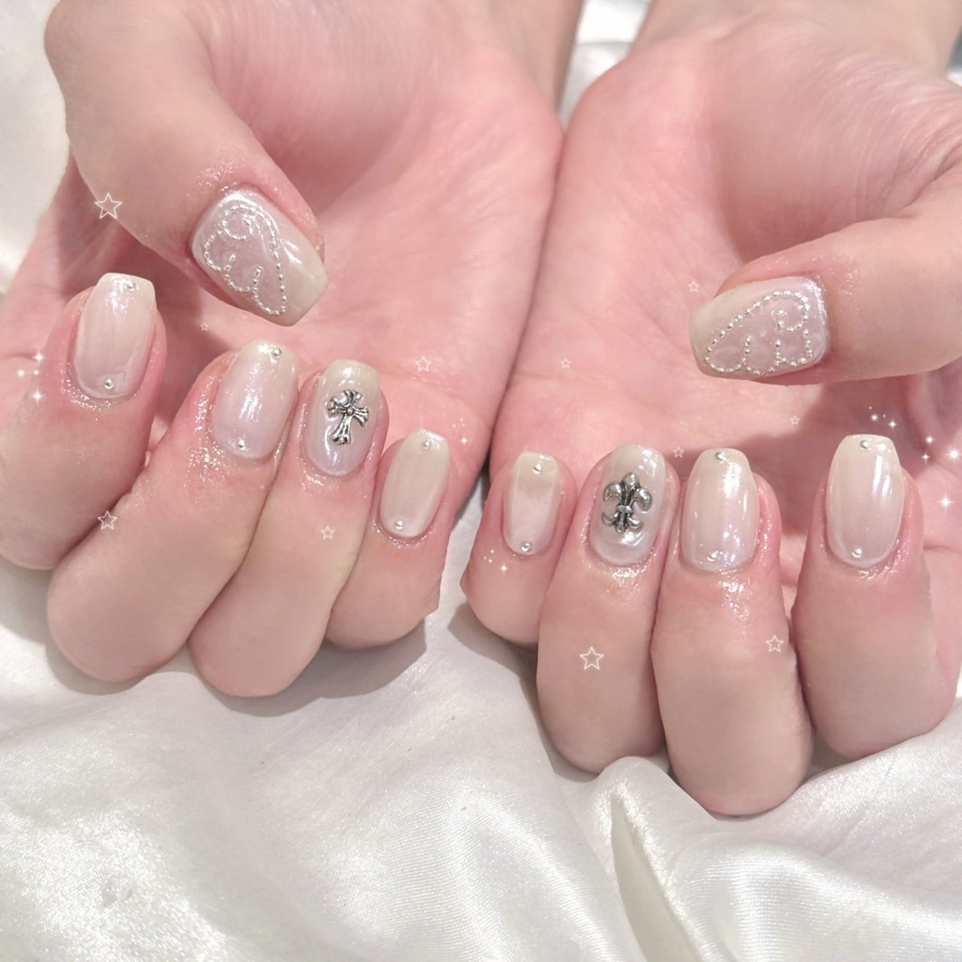 ネイル ホワイト ハンドネイル natsuki 💫のネイルデザイン