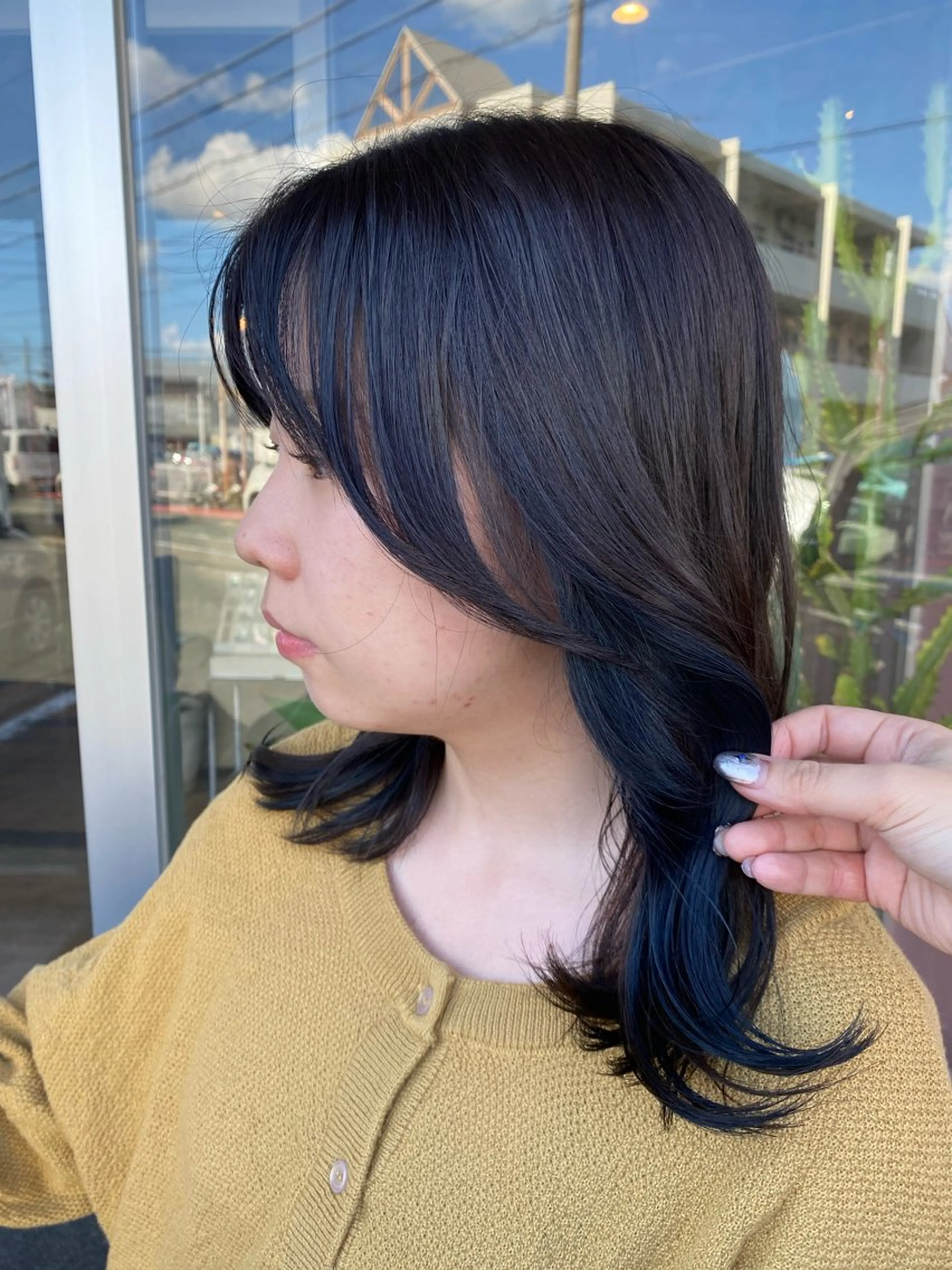 ミディアム カラー ブリーチ ブルーカラー ケアブリーチ デザインカラー インナーカラー ブリーチ/ダブル カラー🧸こころのヘアスタイル