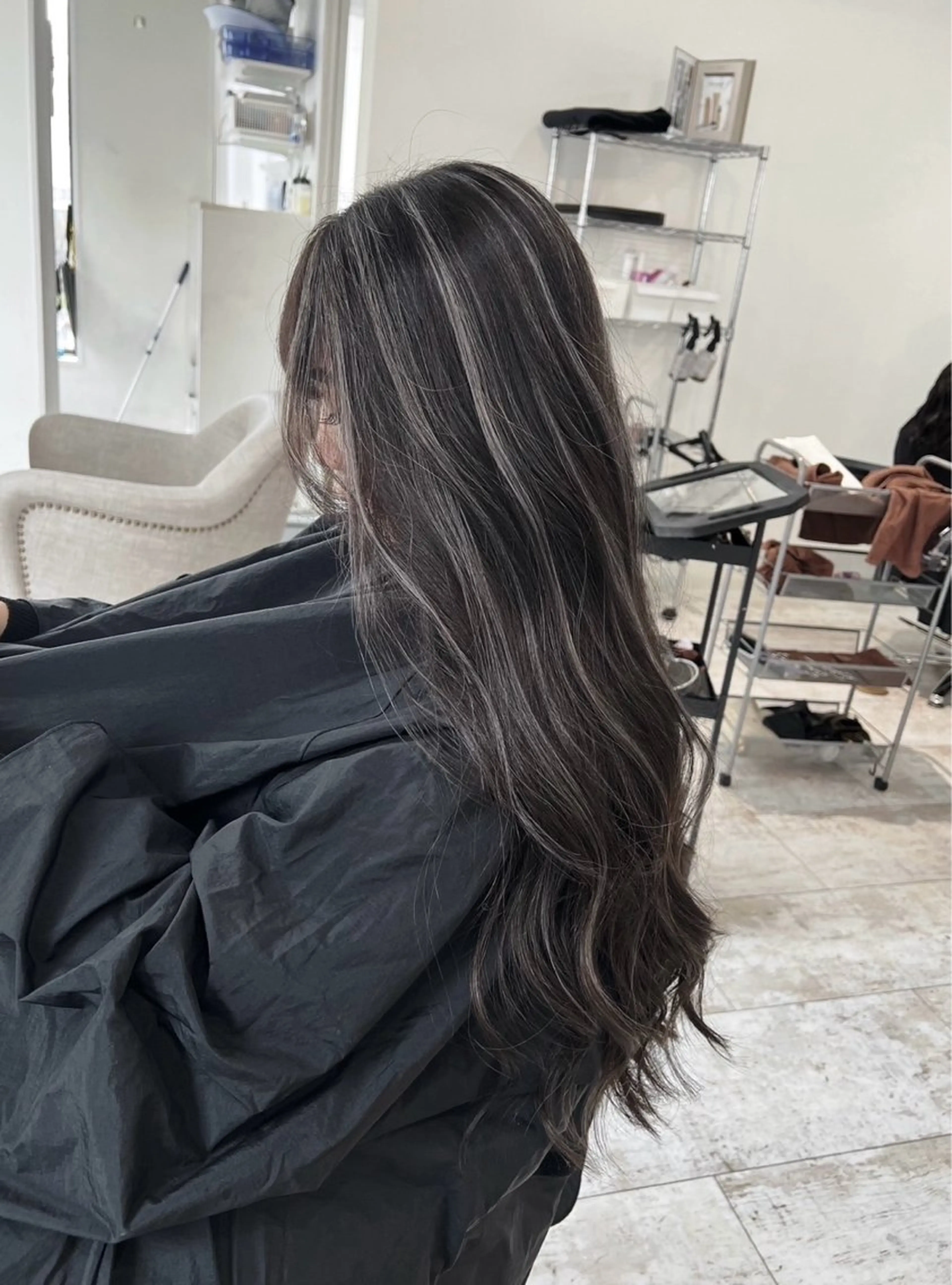 ロング カラー ダークグレー ダークグレージュ グレージュ ハイライトカラー ハイライト ヘアカラー トリートメント ROBIN所属・指名数No.1 /NAOYAのヘアスタイル