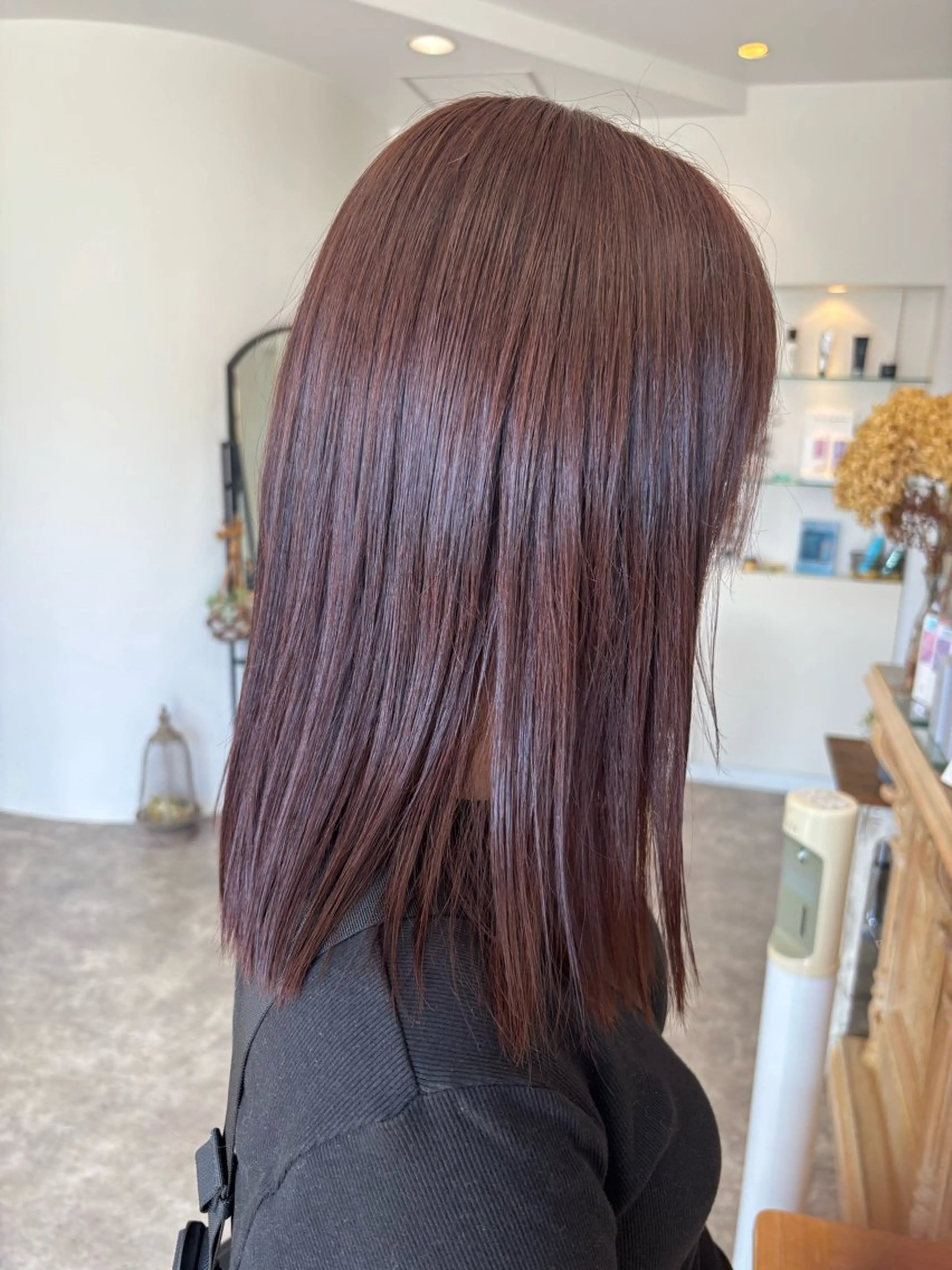 ミディアム レッドブラウン ヘアカラー 亀田 萌奈のヘアスタイル