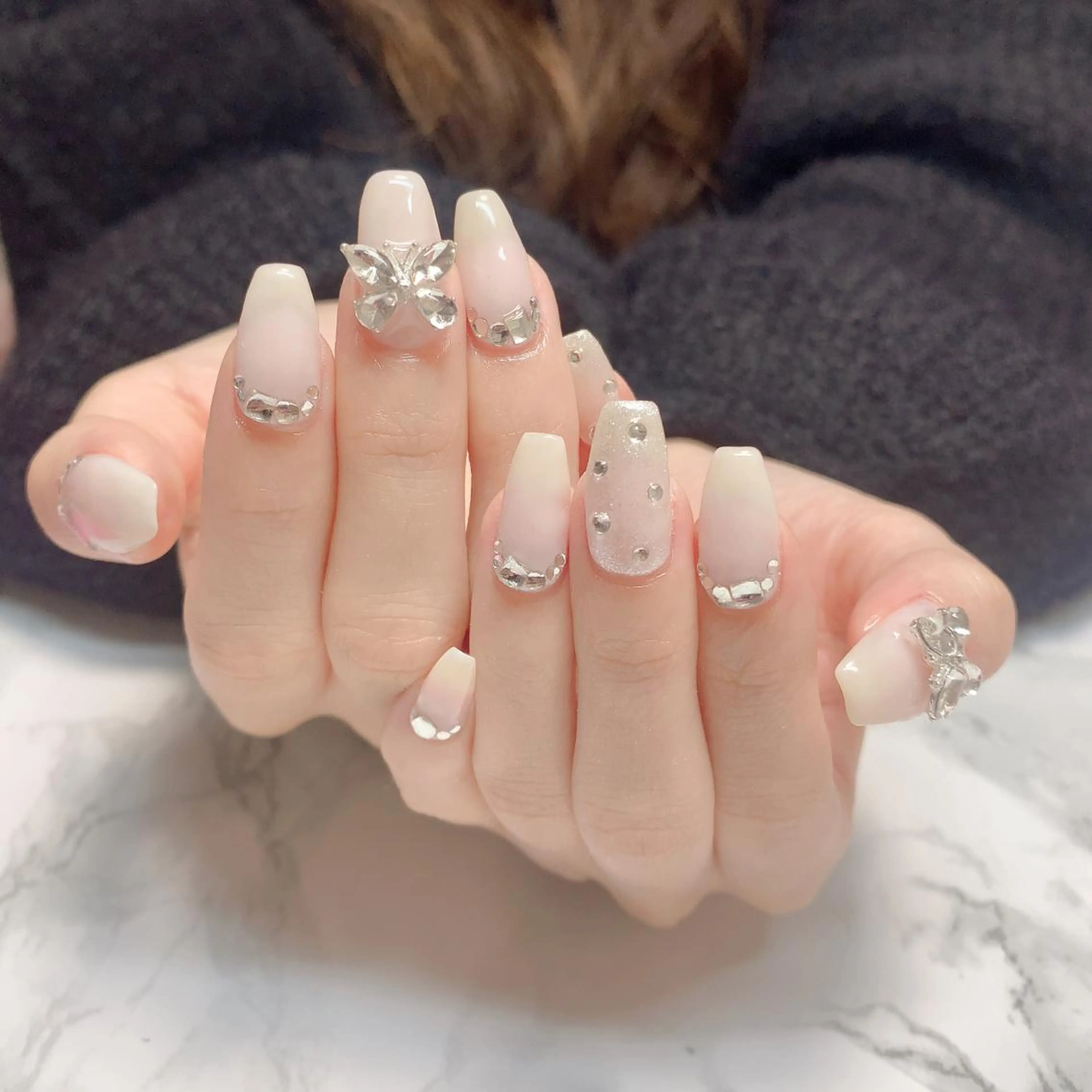 ネイル はな💎ネイル ワンホン、長さ出しのネイルデザイン