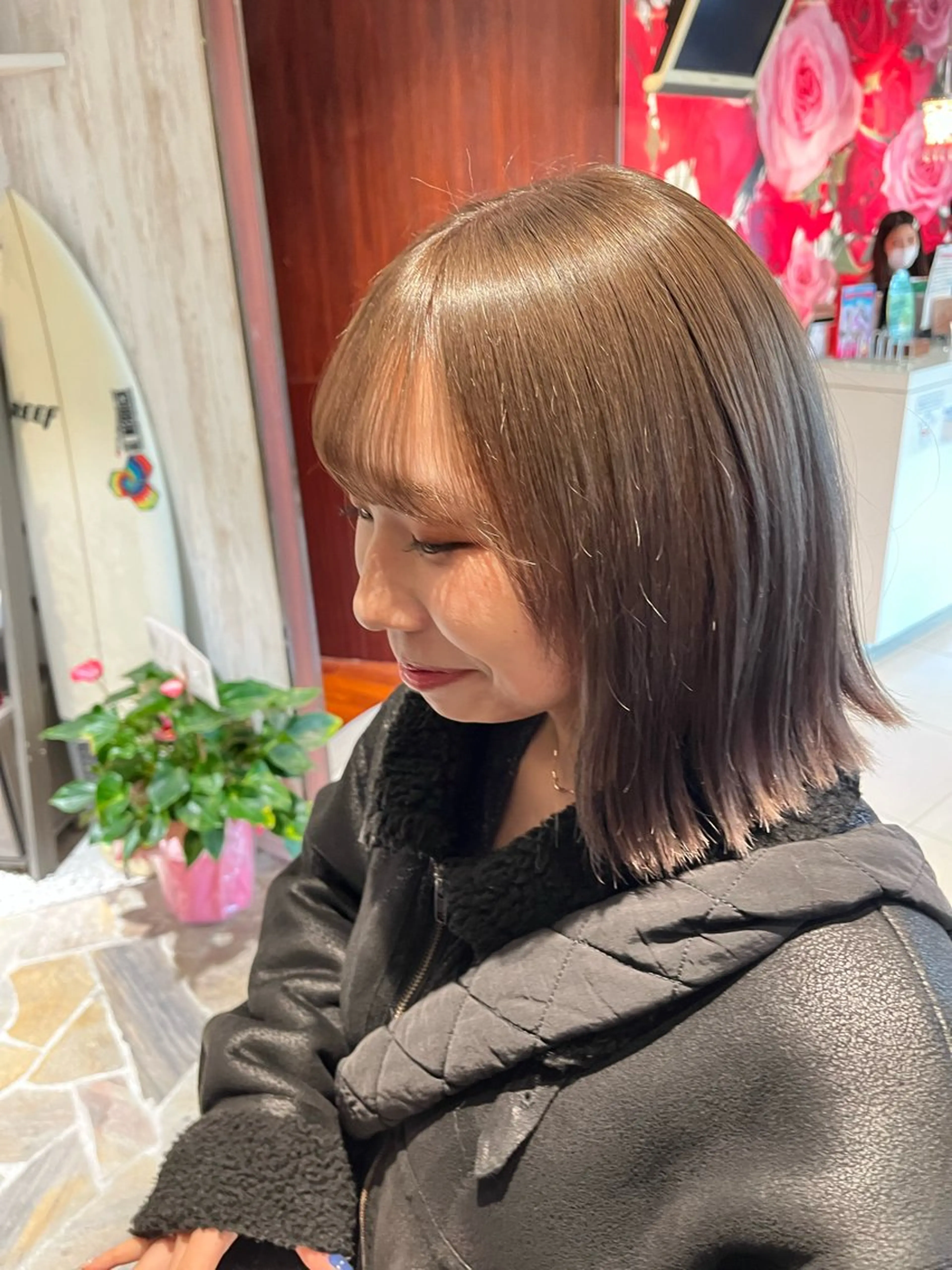 カラー ベージュカラー ブリーチ オリーブベージュ 櫻井 菜々美のヘアスタイル