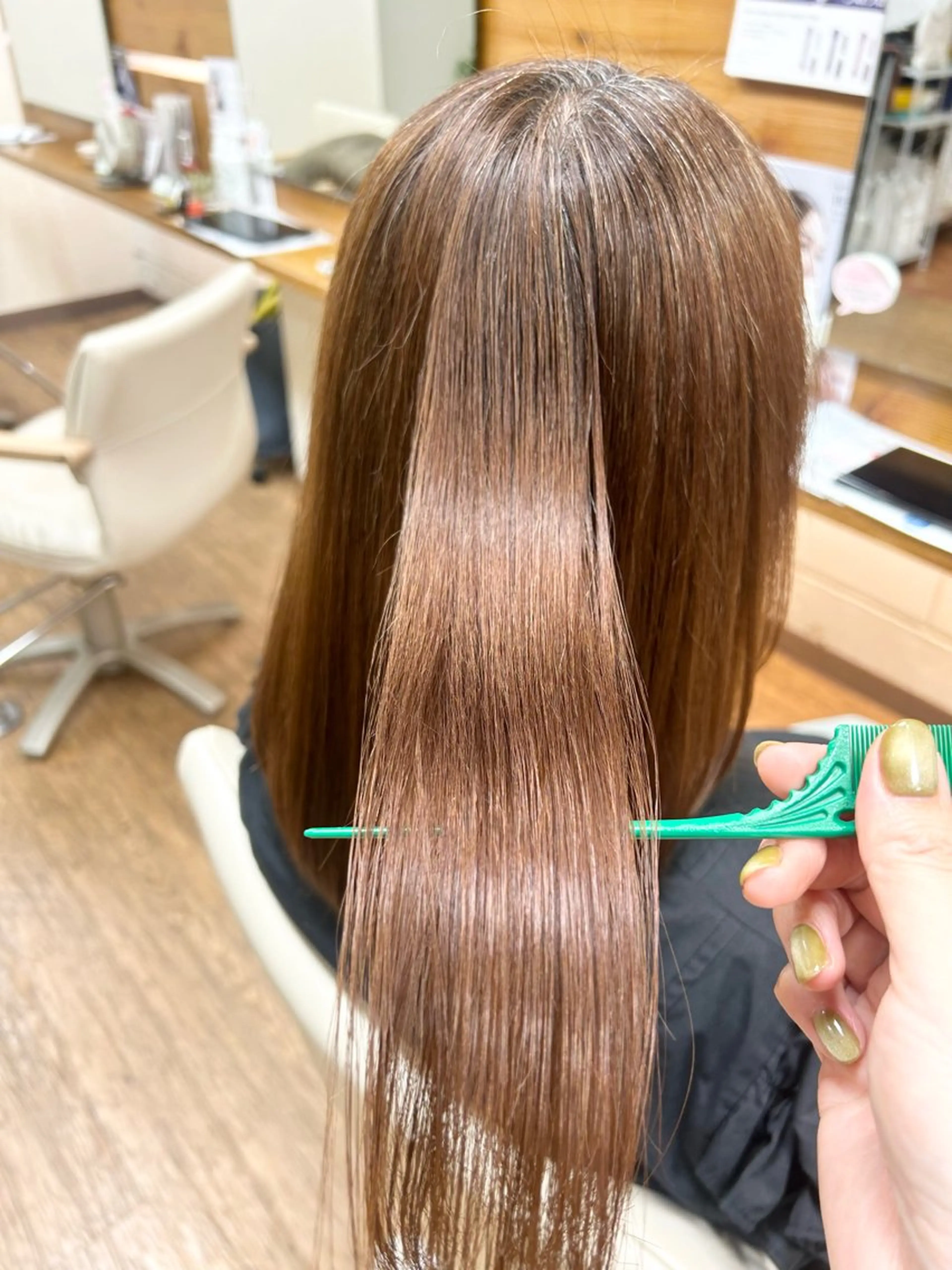 セミロング 神谷 千明のヘアスタイル