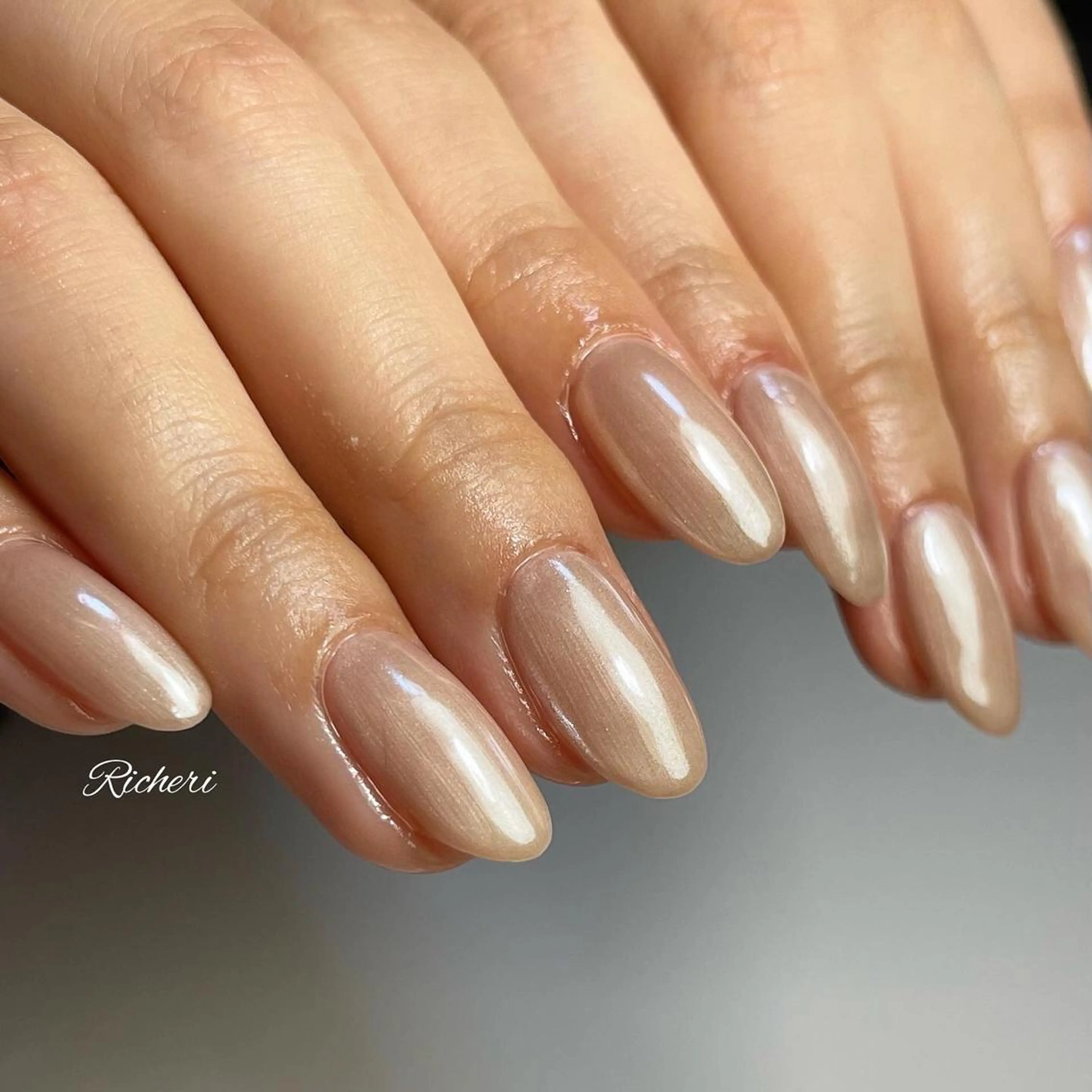 ミディアム ネイル 韓国風ヘア アートネイル ジェルネイル グラデーション キラキラネイル richeri beautyのエステ・リラクイメージ