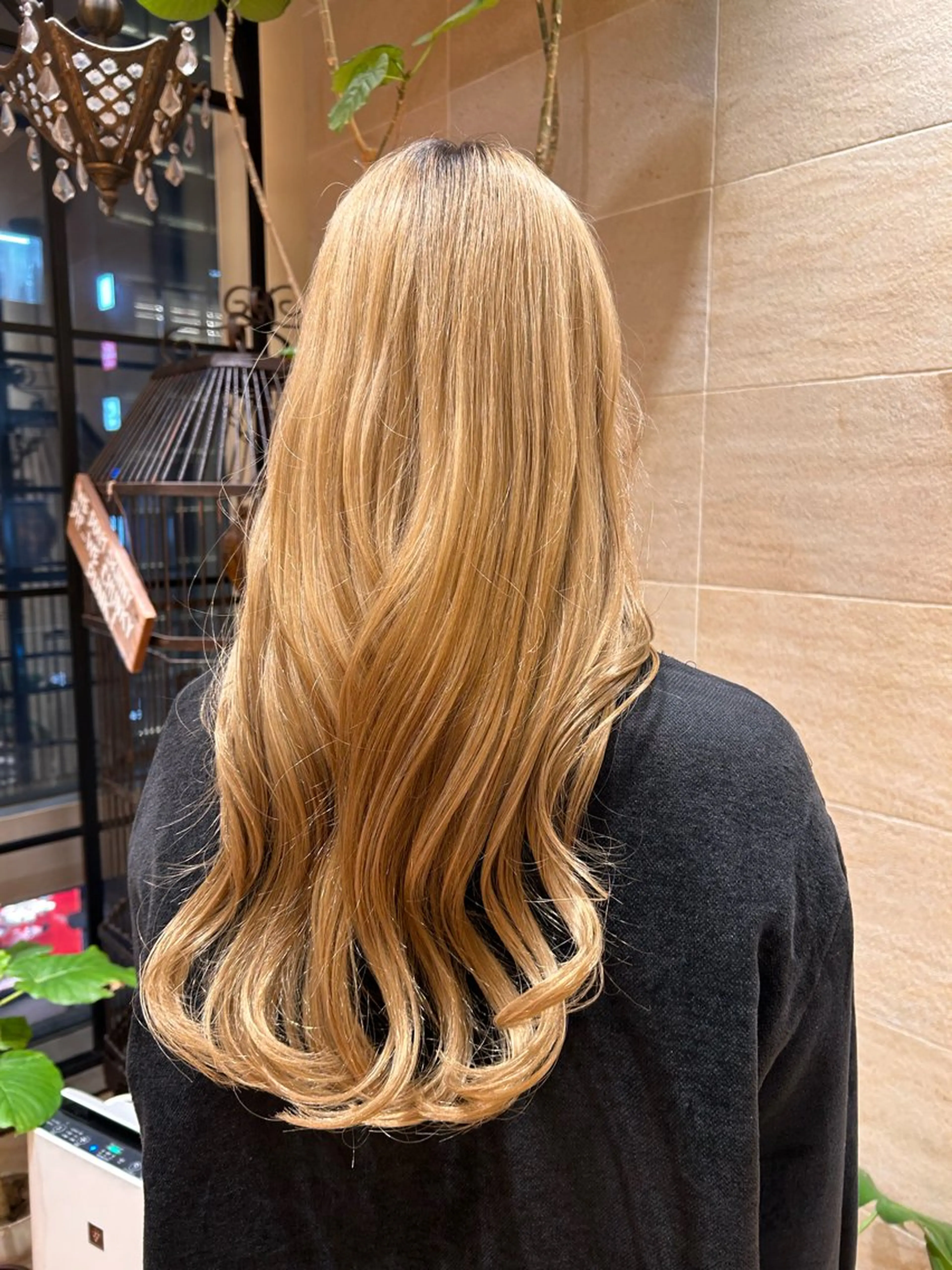 ロング ヘアカラー BEAUTRIUM265所属・平野 枝莉のヘアスタイル