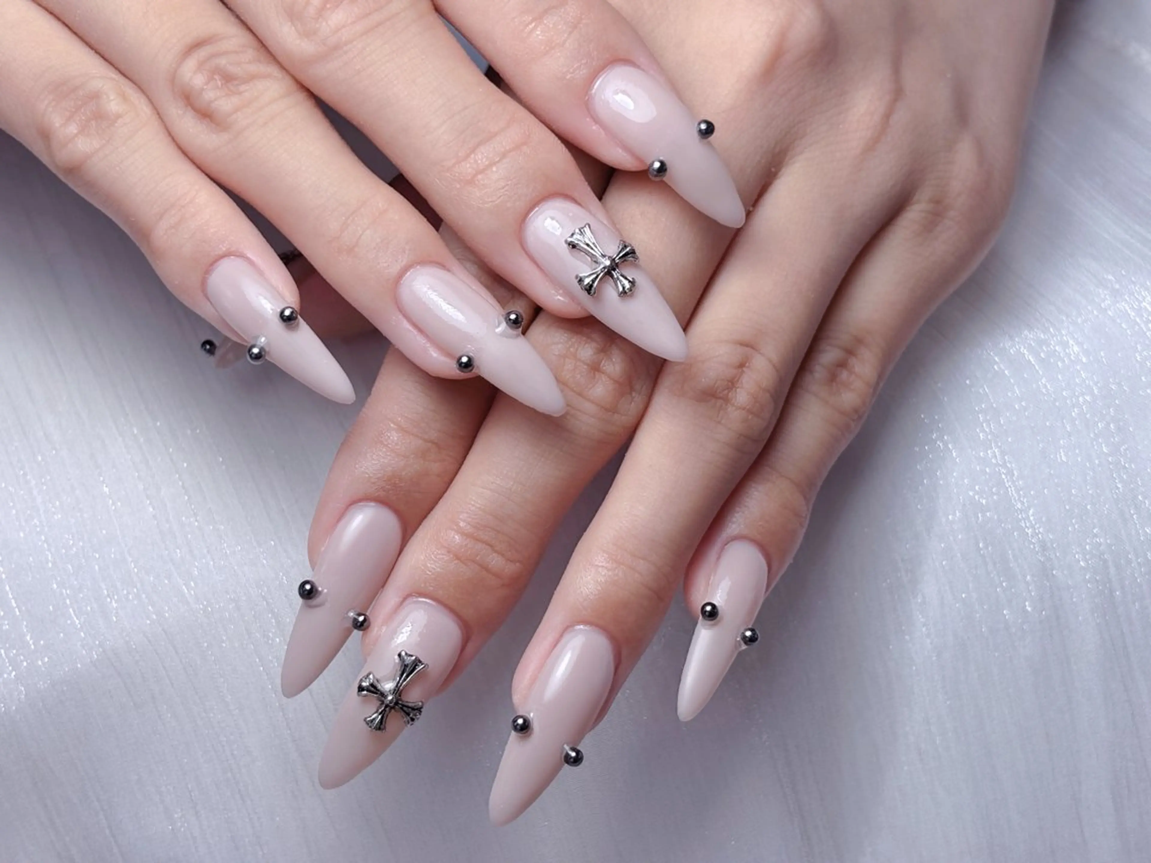 ネイル フラッシュネイル フレンチネイル グラデーション ラメ(グリッター) ネイルチップ ハンドネイル ハンドケア 小林 凛のネイルデザイン