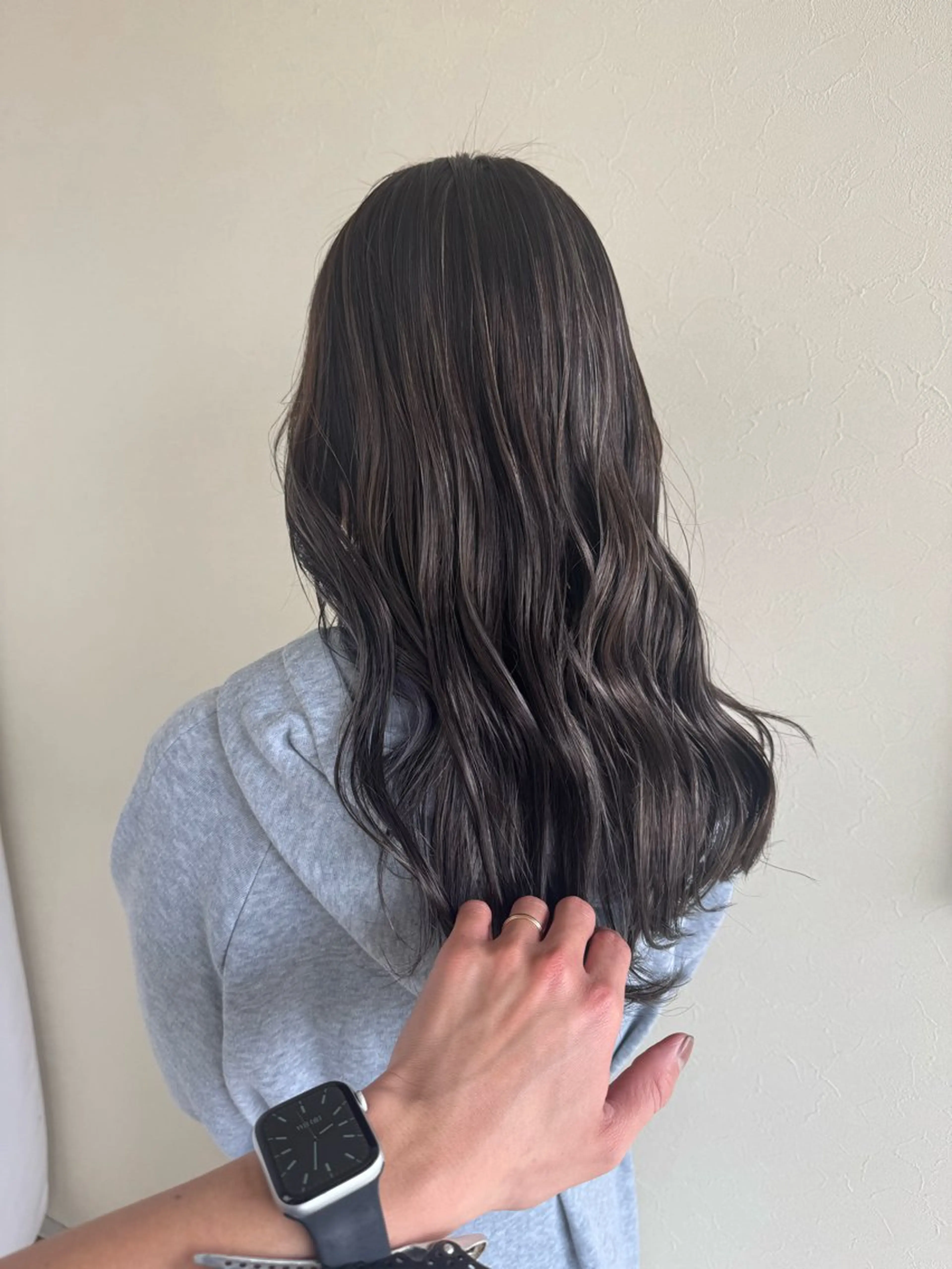 セミロング カラー グレージュ ハイライトカラー ハイライト ハイライトカラー✨ グレージュ✨鎌倉光洋のヘアスタイル