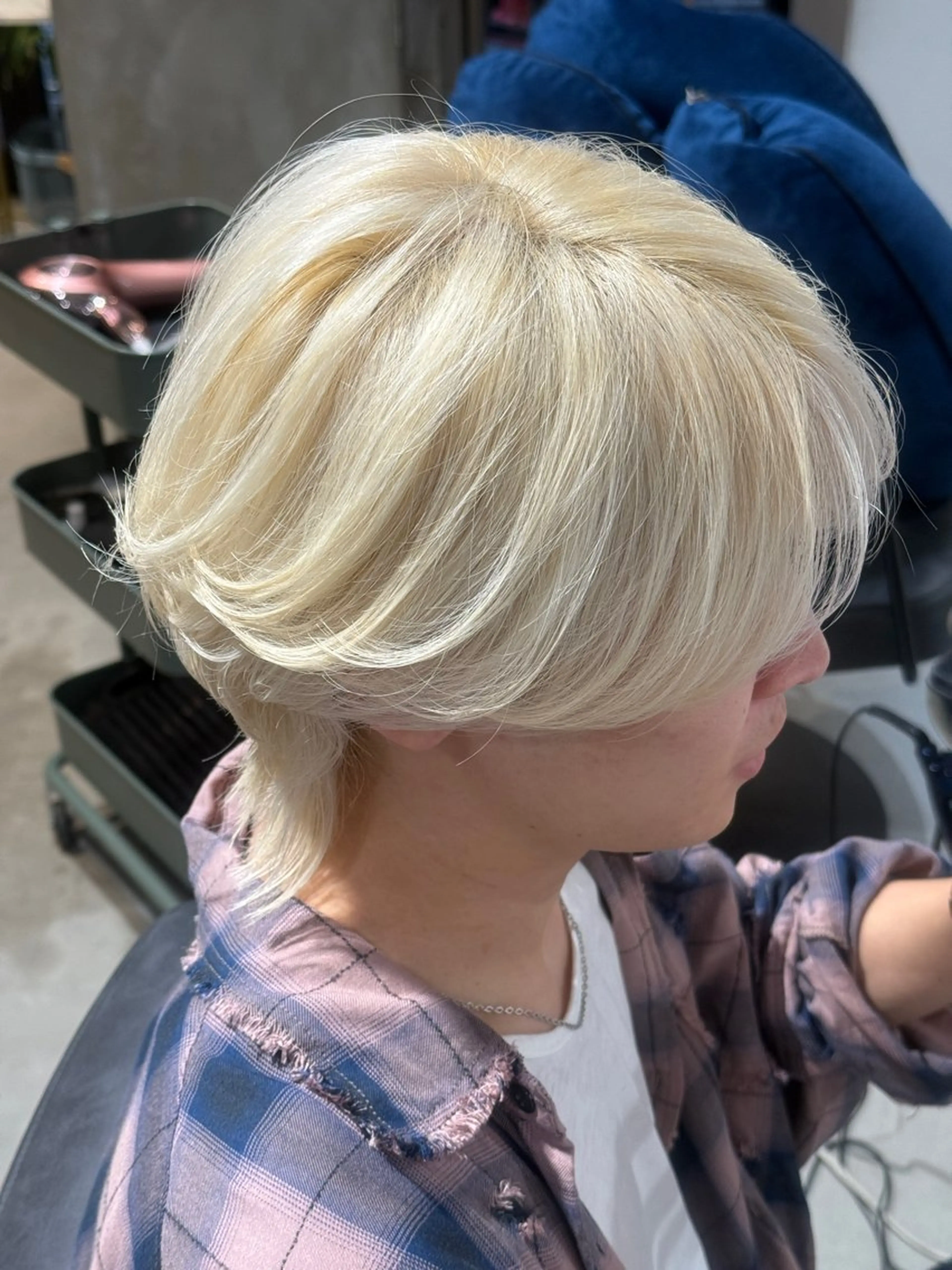 ミディアム カラー メンズ メンズブリーチ センターパート ブリーチ カット ヘアカラー メンズカットパーマ ✂️ JOYAのヘアスタイル