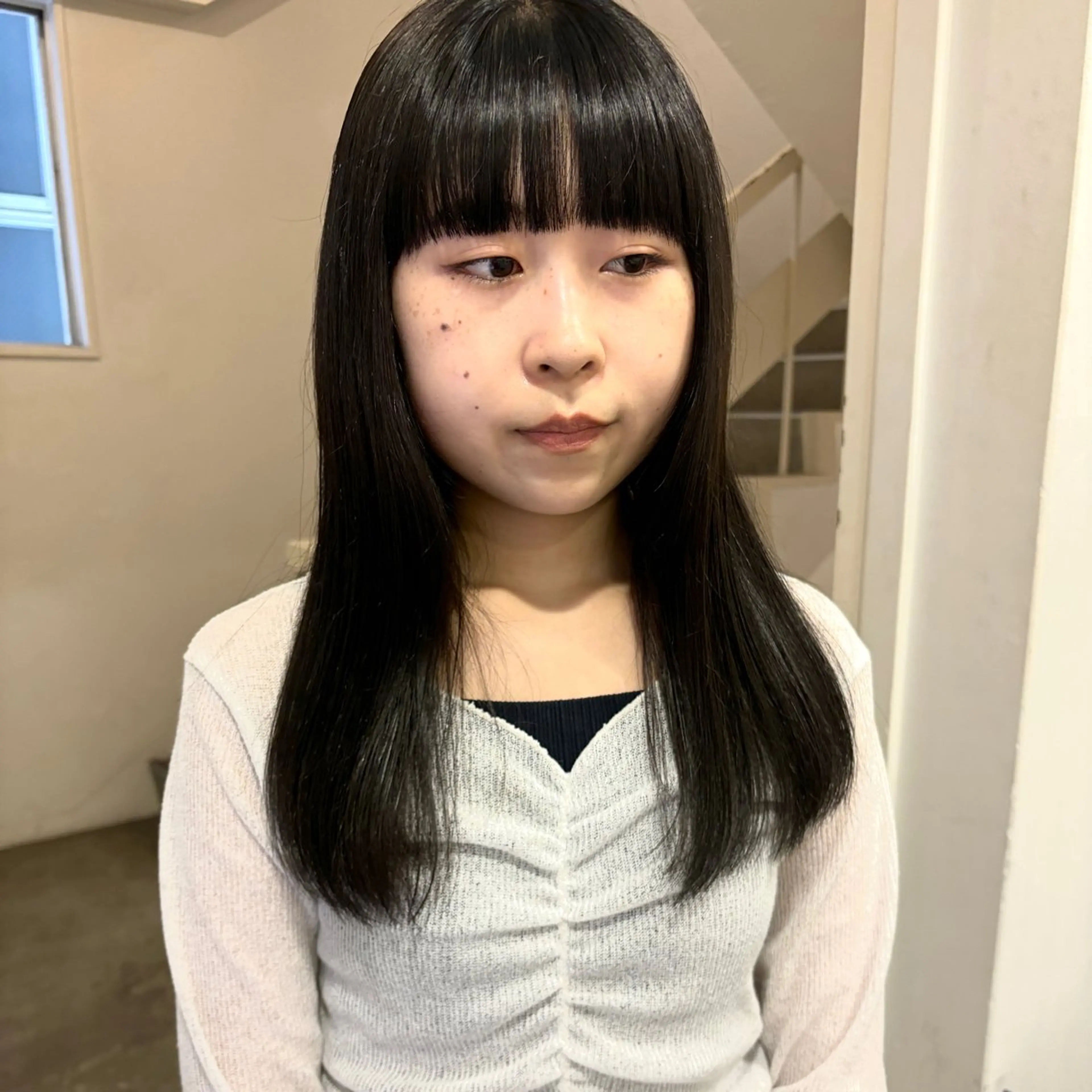 セミロング カラー 透明感カラー グレージュ オレンジ ワイドバング カット ヘアカラー トリートメント やまもと さえのヘアスタイル