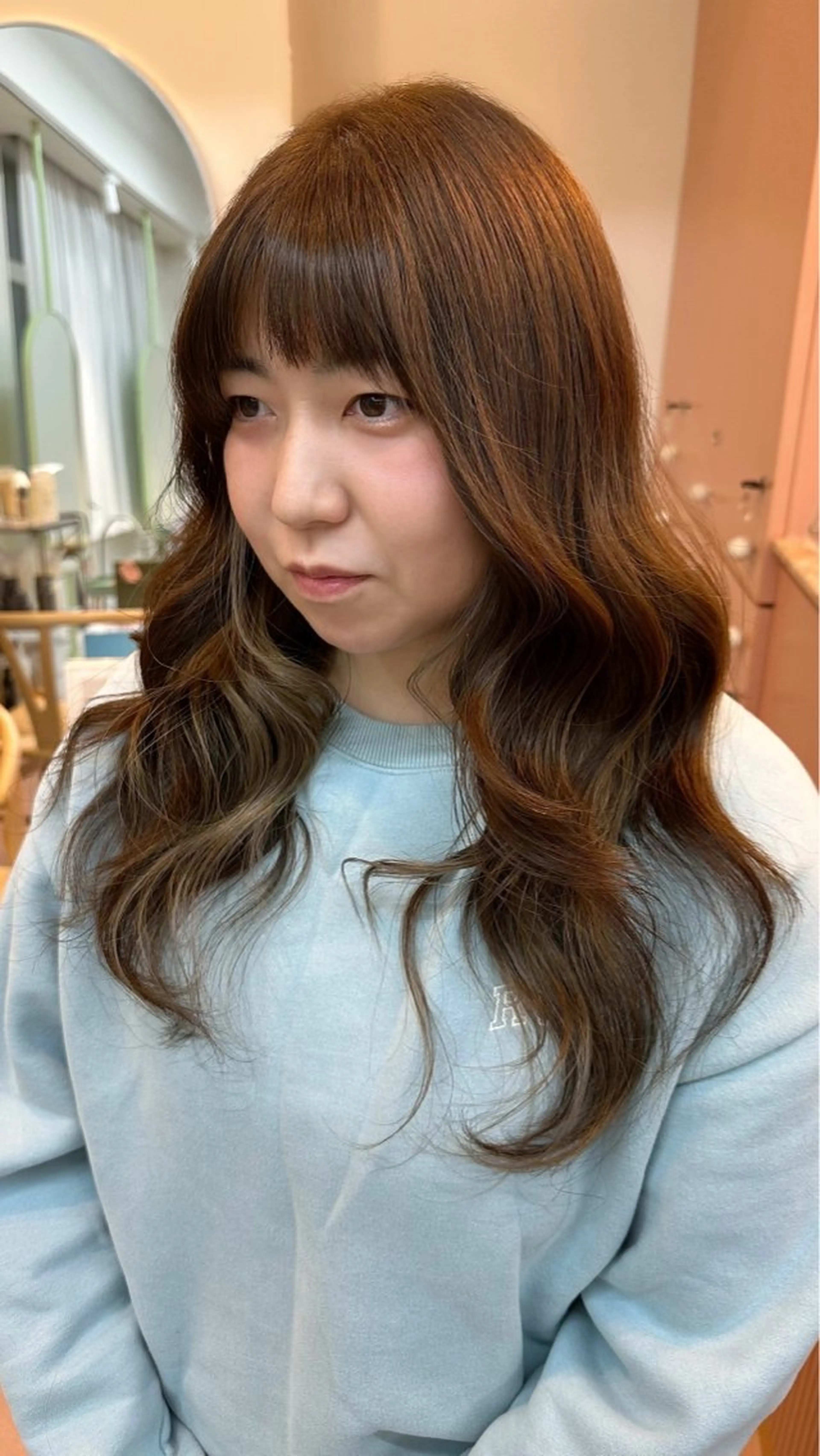 ロング カラー イヤリングカラー ヘアカラー 安井 美咲希のヘアスタイル