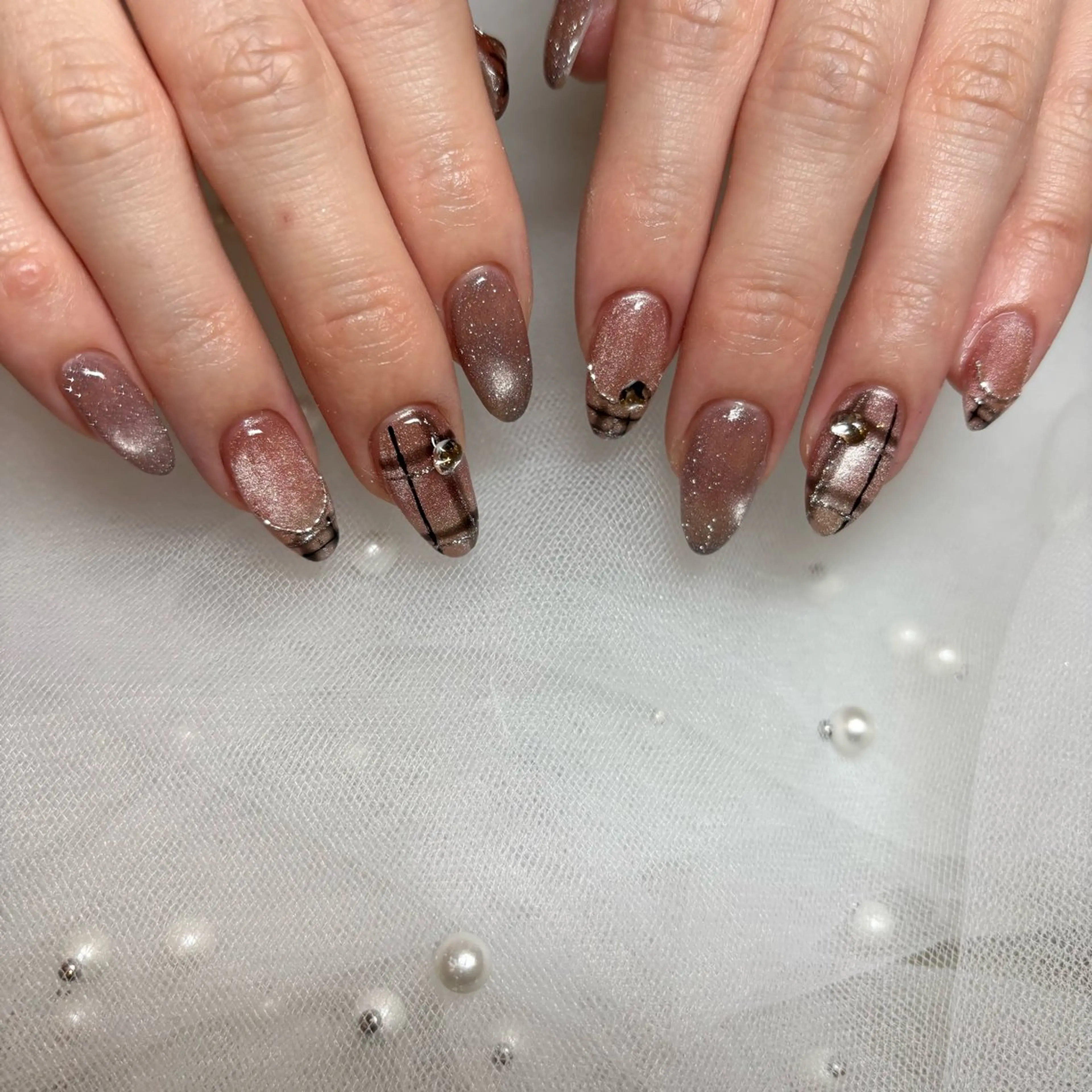 ネイル フラッシュネイル フラッシュマグ ガーリー マツエク&まつげパーマMANA EYELASH STUDIO【バインドロック/パリジェンヌ】所属・MANA みみのネイルデザイン