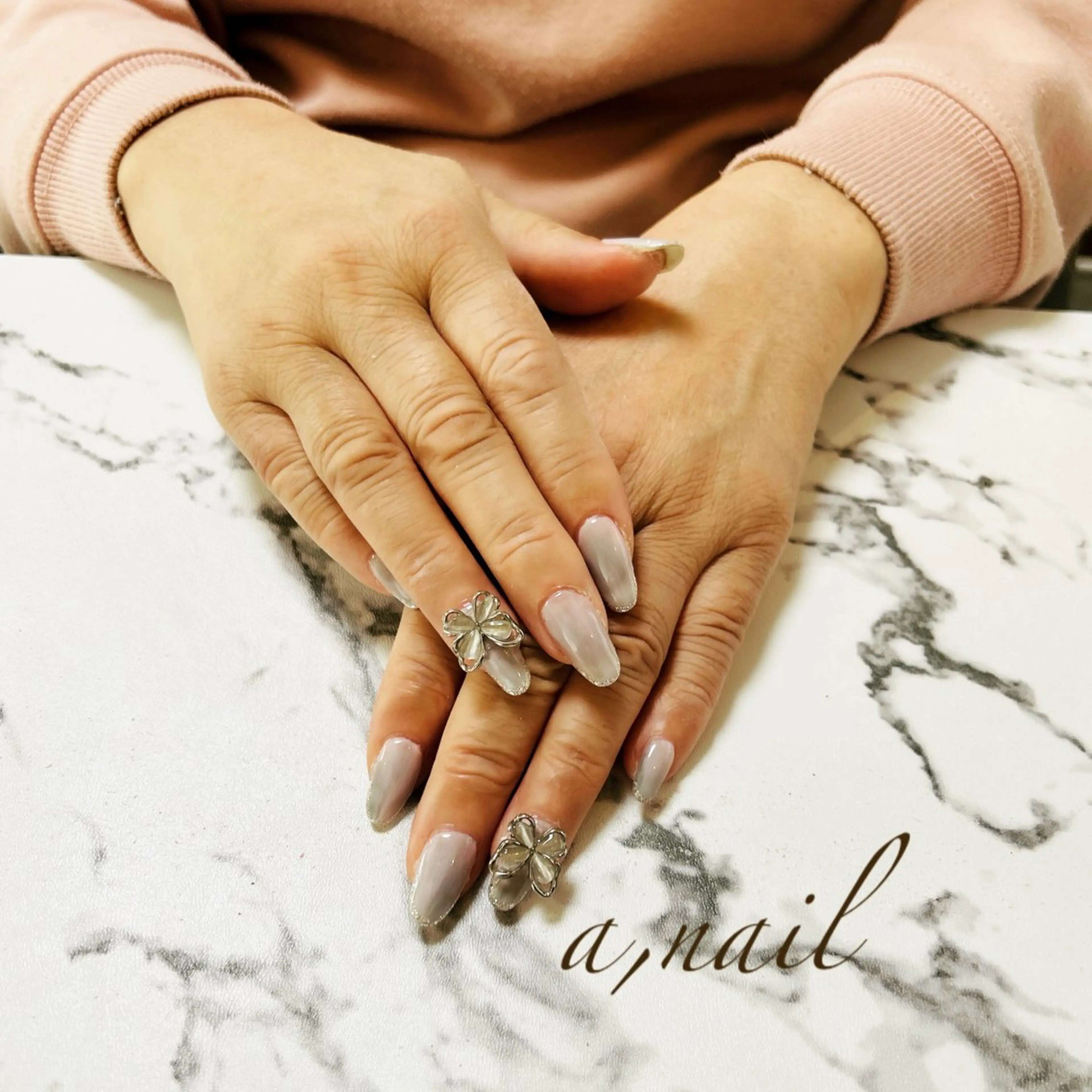 ネイル フレンチネイル ジェルネイル グラデーション ラメ(グリッター) ニュアンスネイル ハンドネイル ネイルサロン エーネイルのネイルデザイン