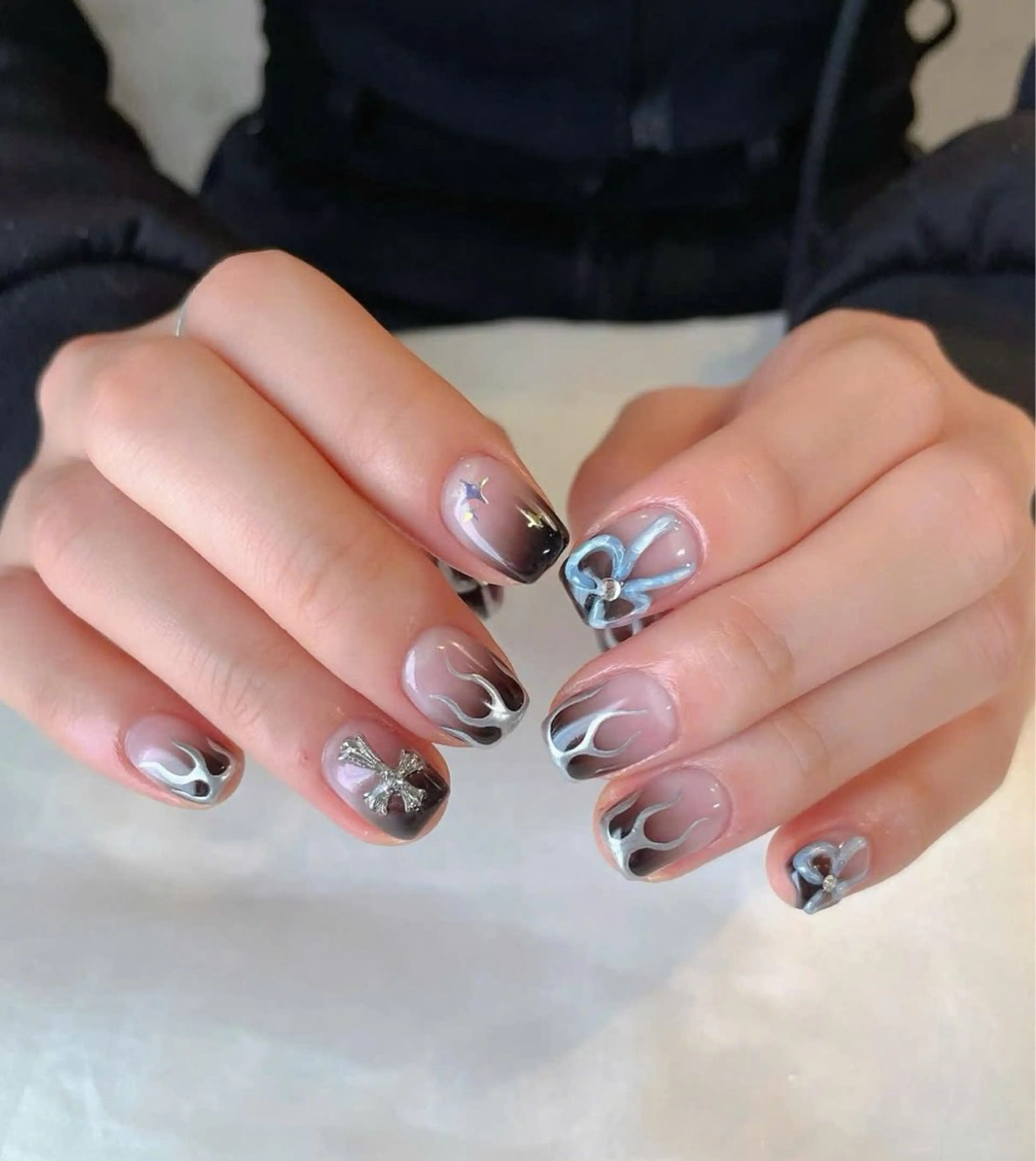 ネイル フラッシュネイル フレンチネイル グラデーション キラキラネイル 韓国ネイル Lina nail所属・Luna 池袋のネイルデザイン