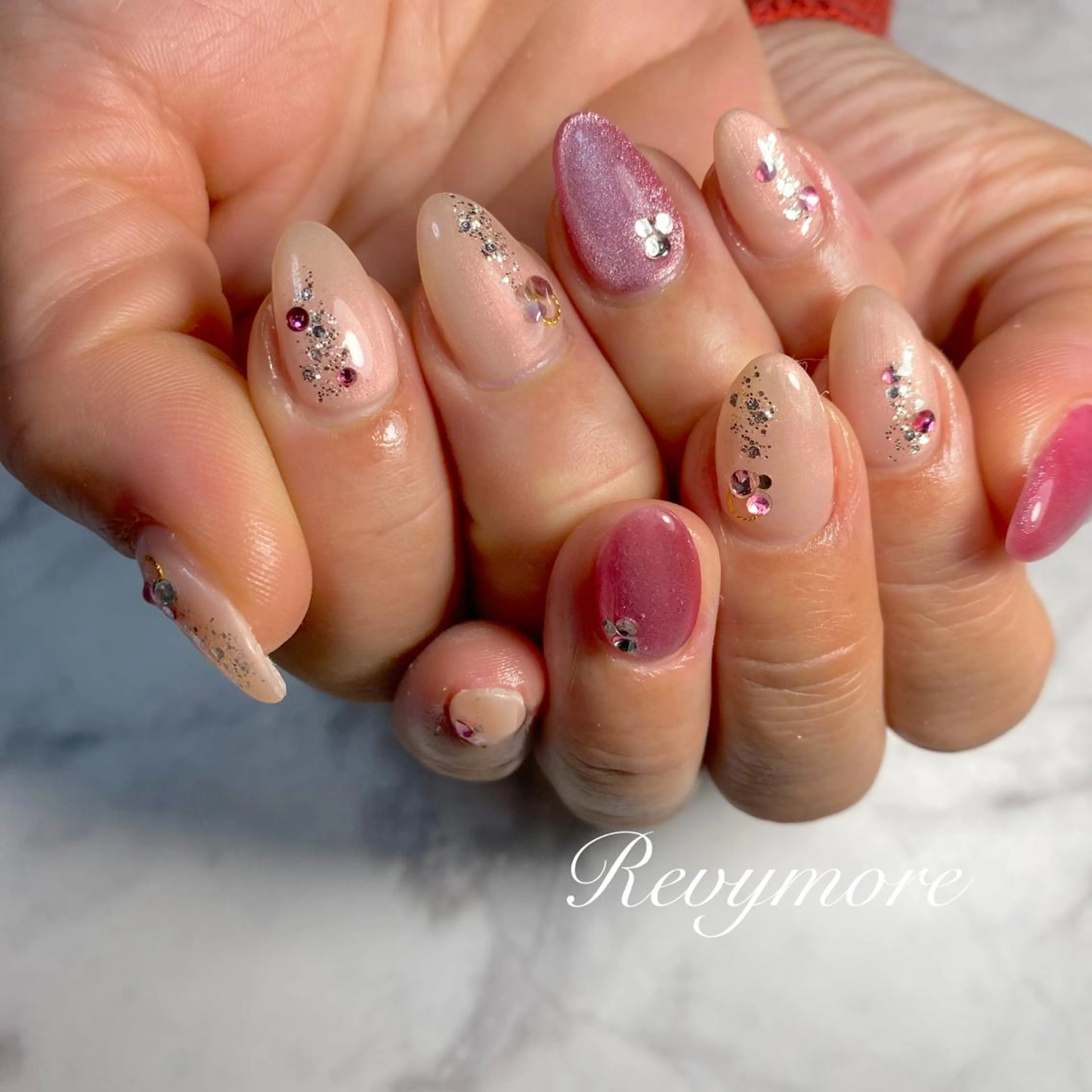 ミディアム ネイル 韓国風ヘア ジェルネイル キラキラネイル 韓国ネイル マグネットネイル nail salon Revymore所属・nail salon Revymoreのネイルデザイン
